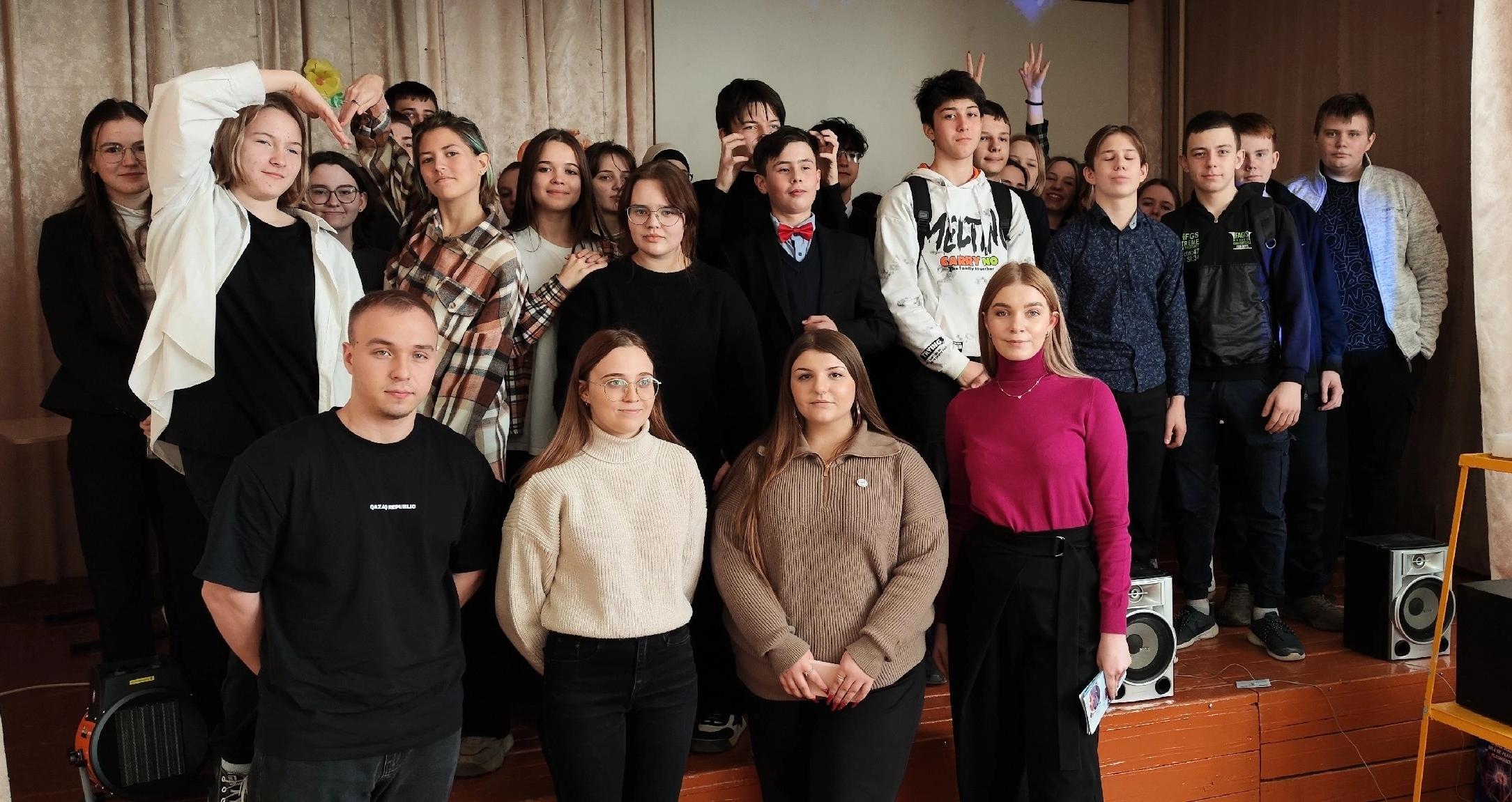 Школьники на контрольной. Что такое впр в школе. Отдел образования района имени лазо хабаровского края переяславка. Чаадаевская поселковая школа. Школа мбоу сош номер 1 переяславка.