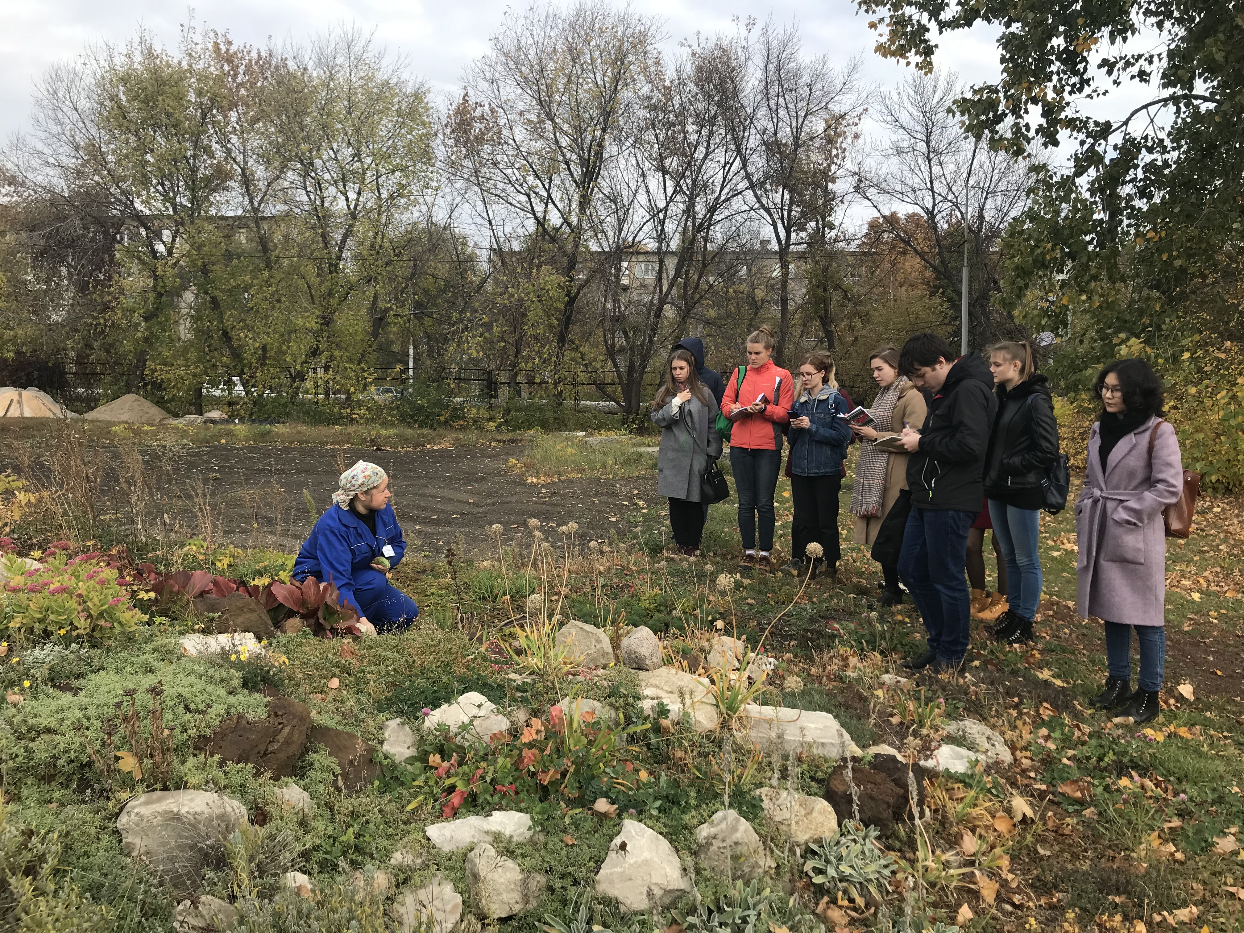 Студенты-экологи посетили ботанический сад СГУ
