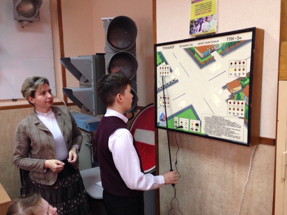 Студенты ИнЭТС приняли участие в проведении занятий в ШЮДиМ Студенты ИнЭТС приняли участие в проведении занятий в ШЮДиМ