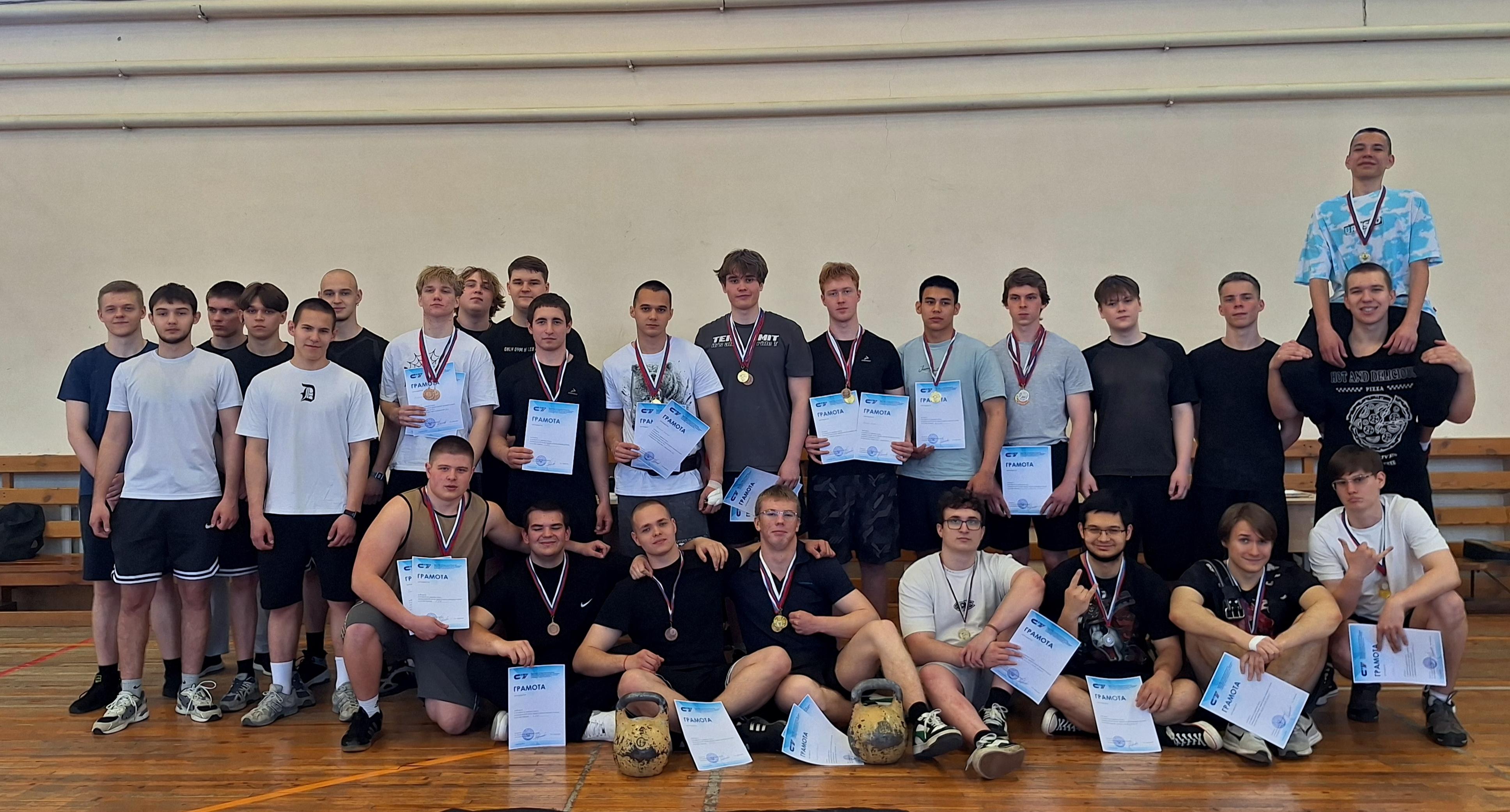 Политеховцы показали свое мастерство на турнире по гиревому спорту