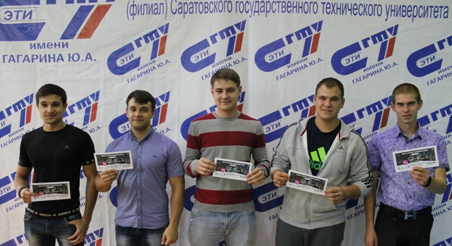 Лучшим спортсменам ЭТИ вручили билеты на Чемпионат мира по боксу