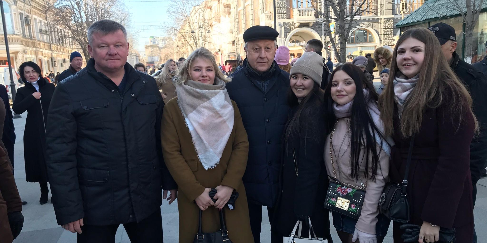 Гагаринцы — участники празднования Дня народного единства