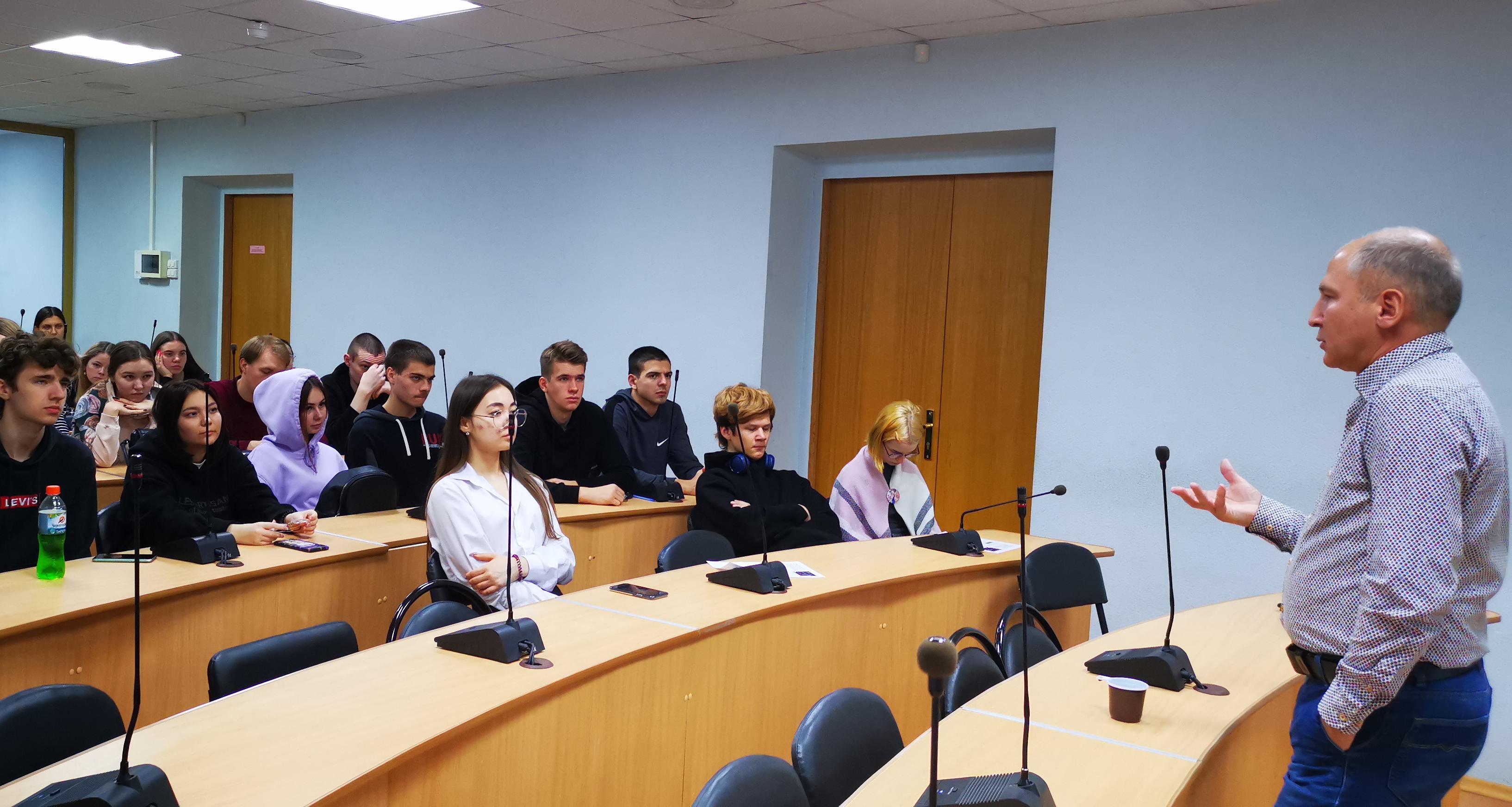 В Политехе прошло первое мероприятие трека «Анализ кейсов внедрения успешных зарубежных и российских инновационных проектов»