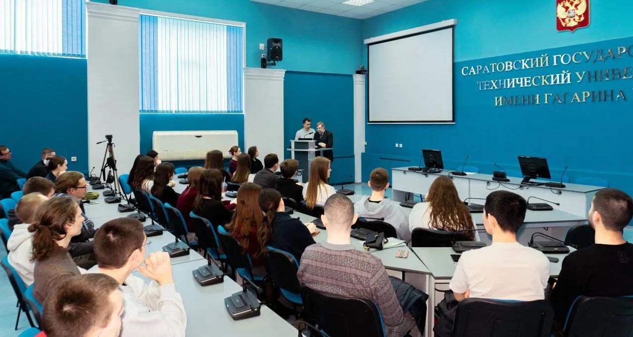 Политеховцам рассказали о строительстве легендарного моста через Волгу