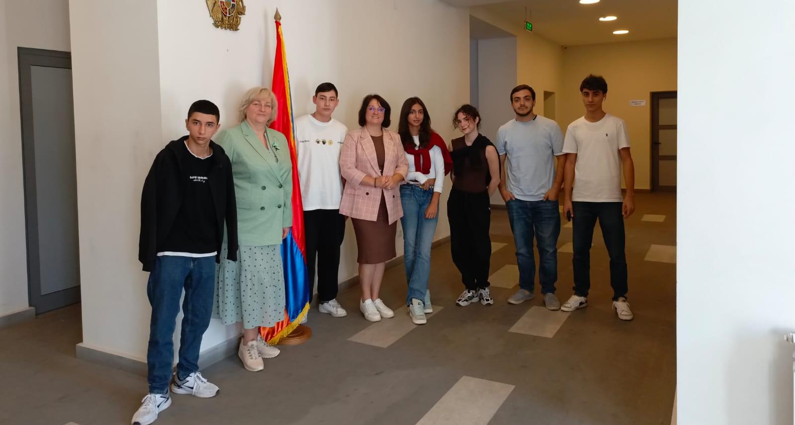 Политеховцы знакомят школьников Еревана с СГТУ