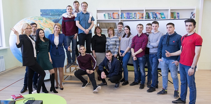 Студенты ФТИ приняли участие в научном стендапе