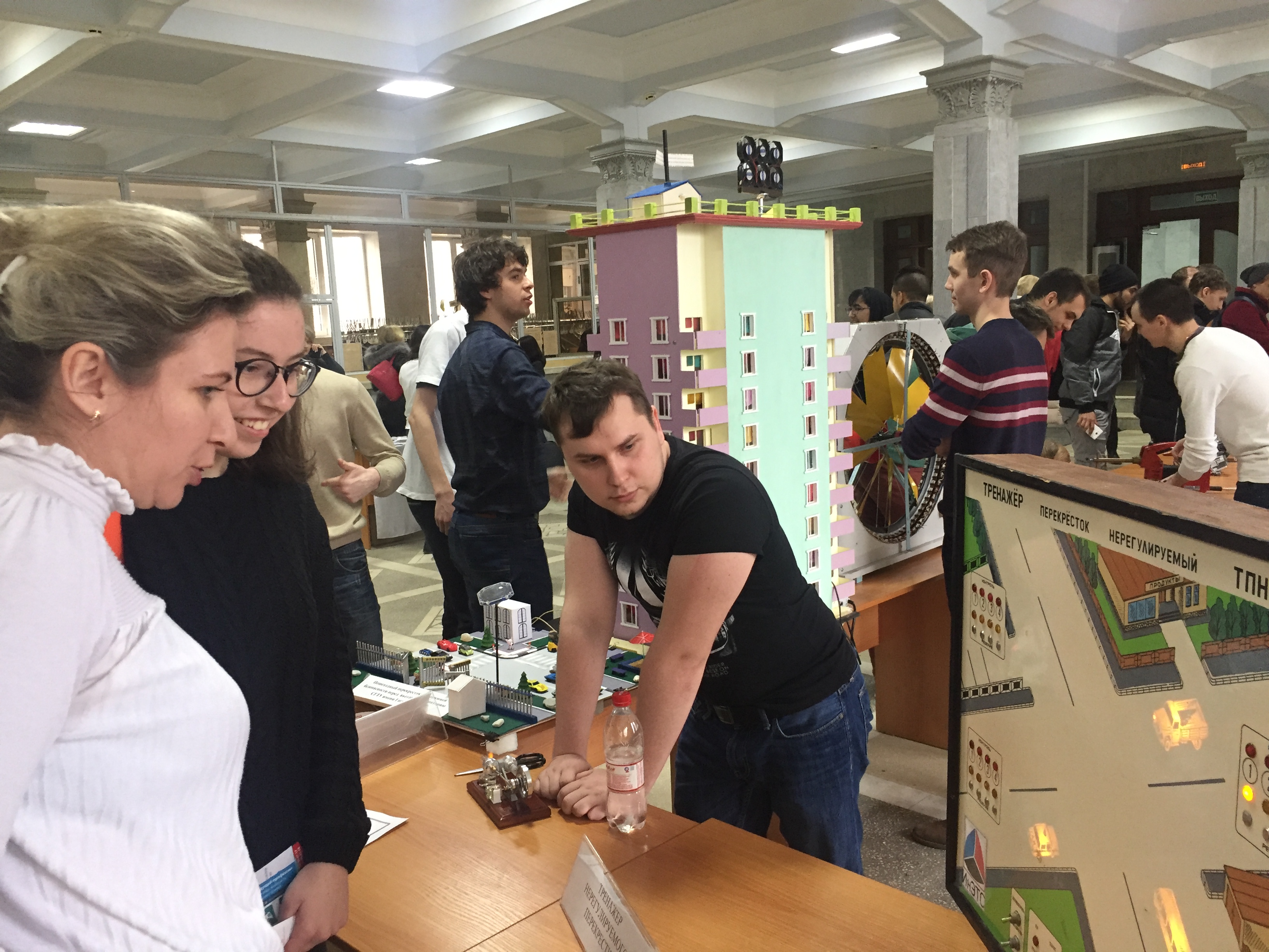 Студенты ИнЭТС приняли участие в Дне открытых дверей Студенты ИнЭТС приняли участие в Дне открытых дверей