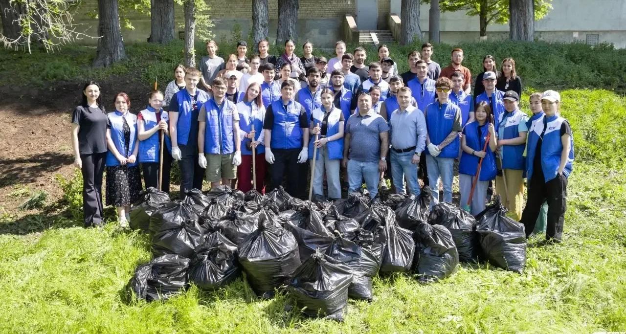 Политеховцы провели субботник на спортивной площадке студгородка