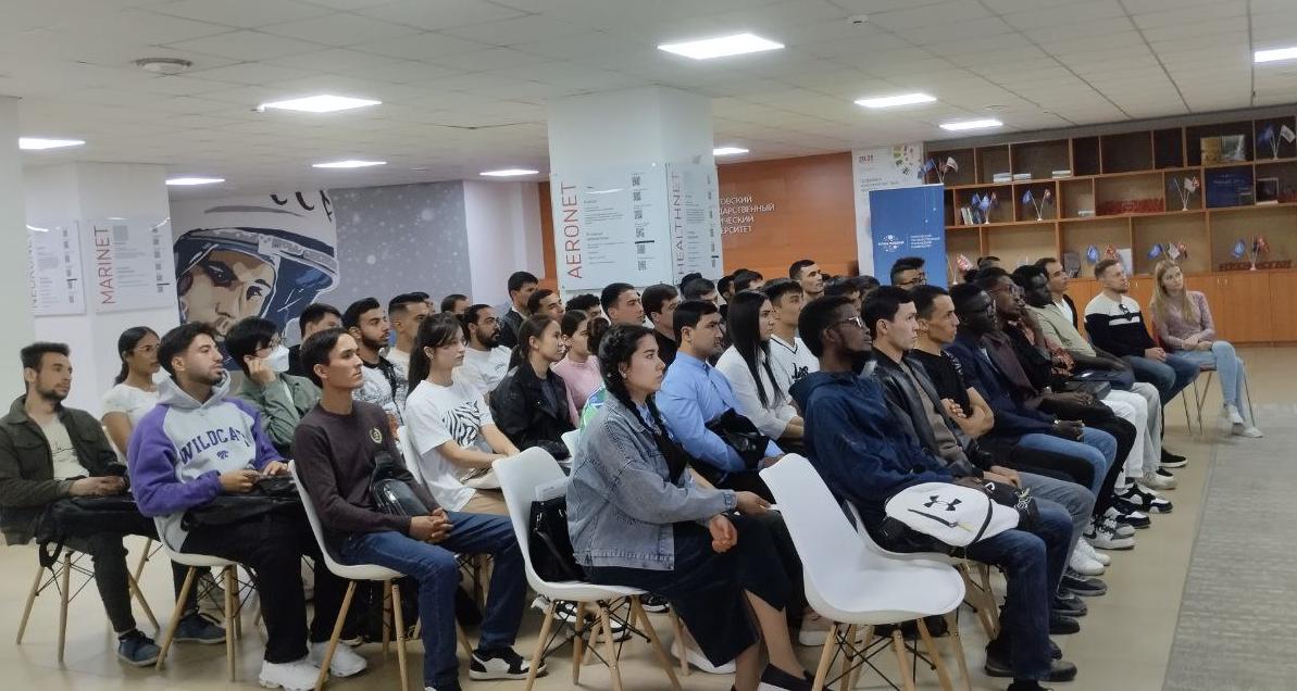 Иностранные студенты СГТУ ознакомились с особенностями миграционного законодательства