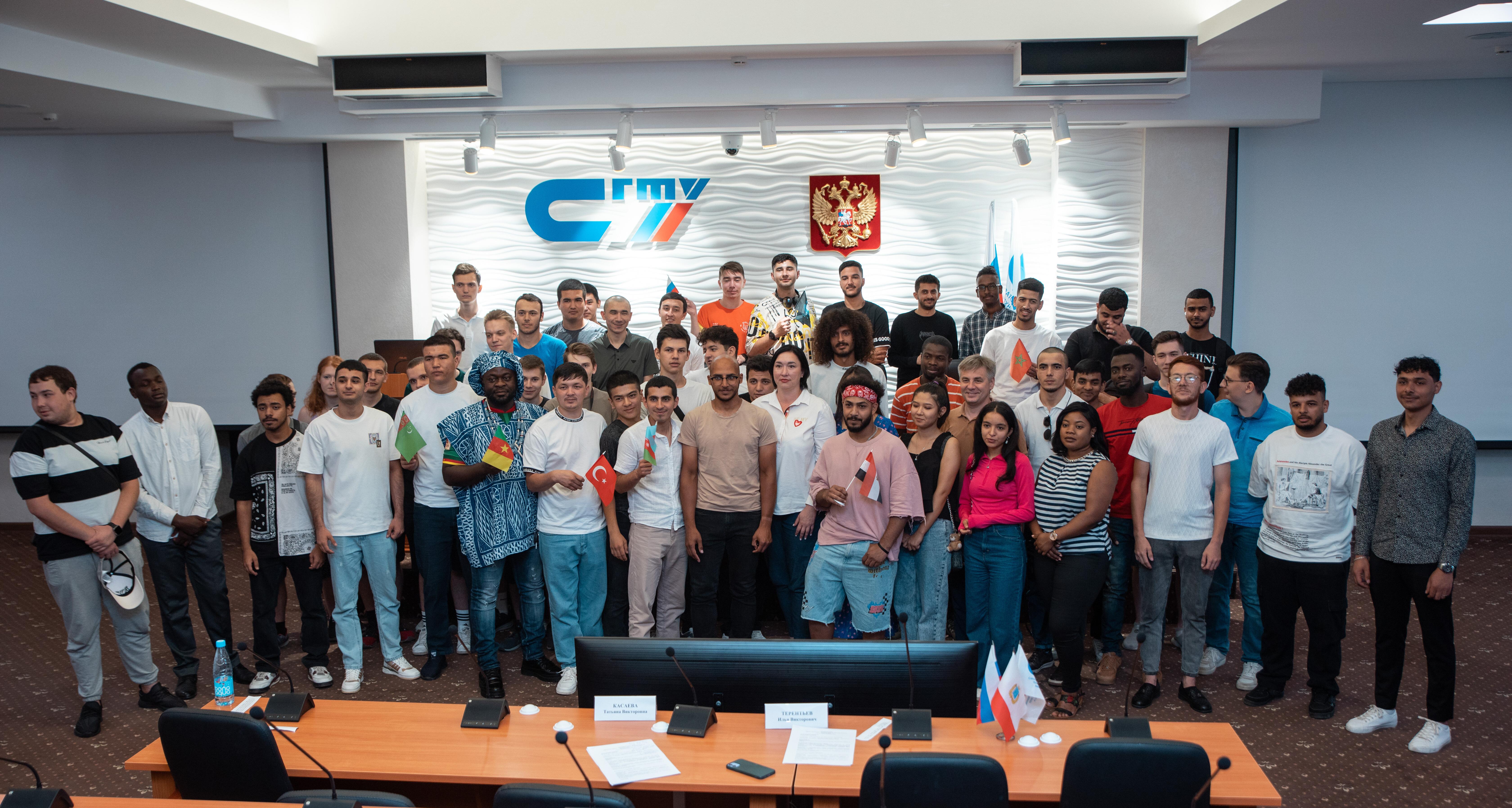 Иностранные студенты пообщались с Иреком Зиннуровым  в формате «Диалог на равных»