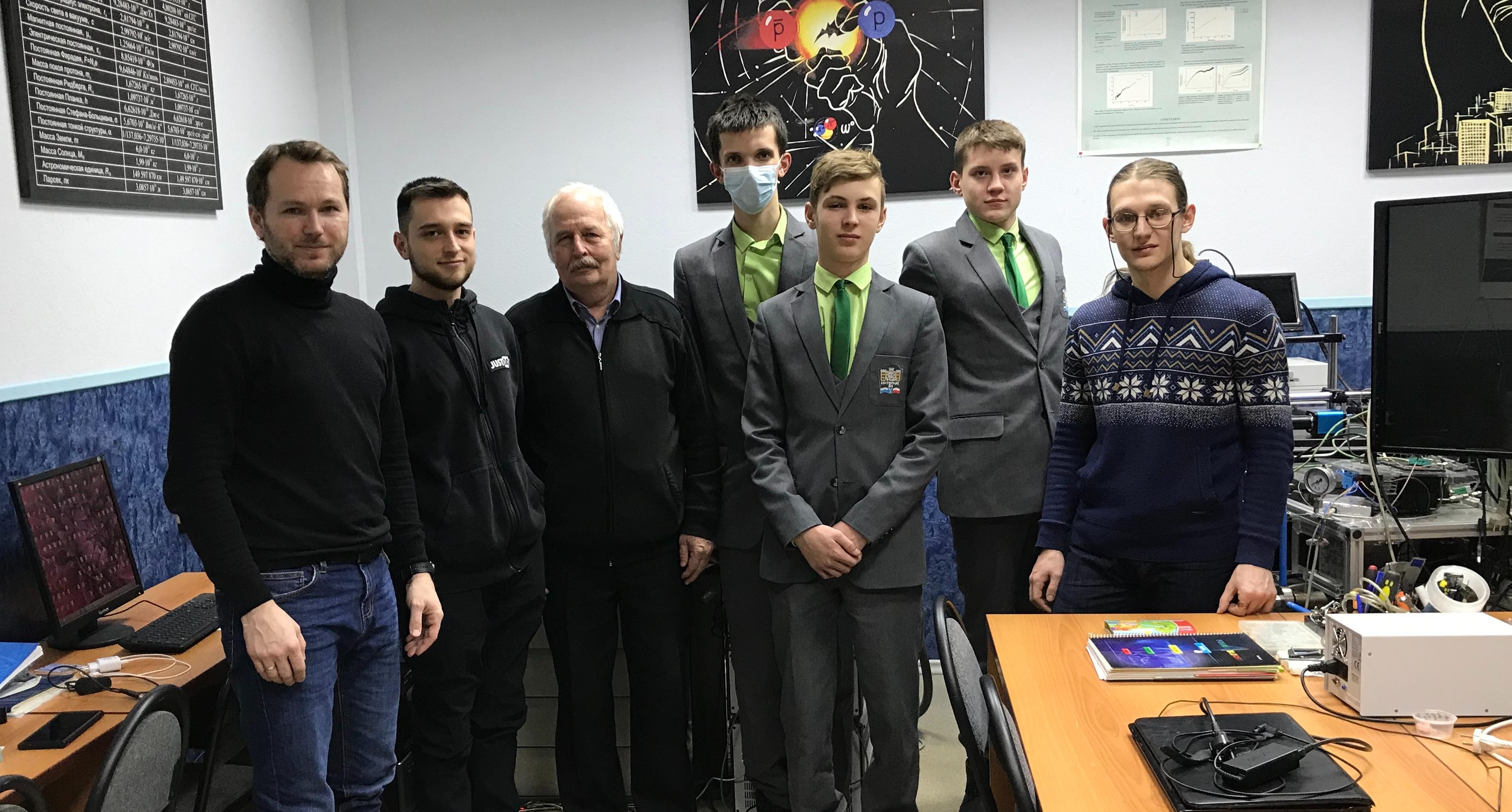Сотрудники ФТИ обсудили с лицеистами проект по робототехнике