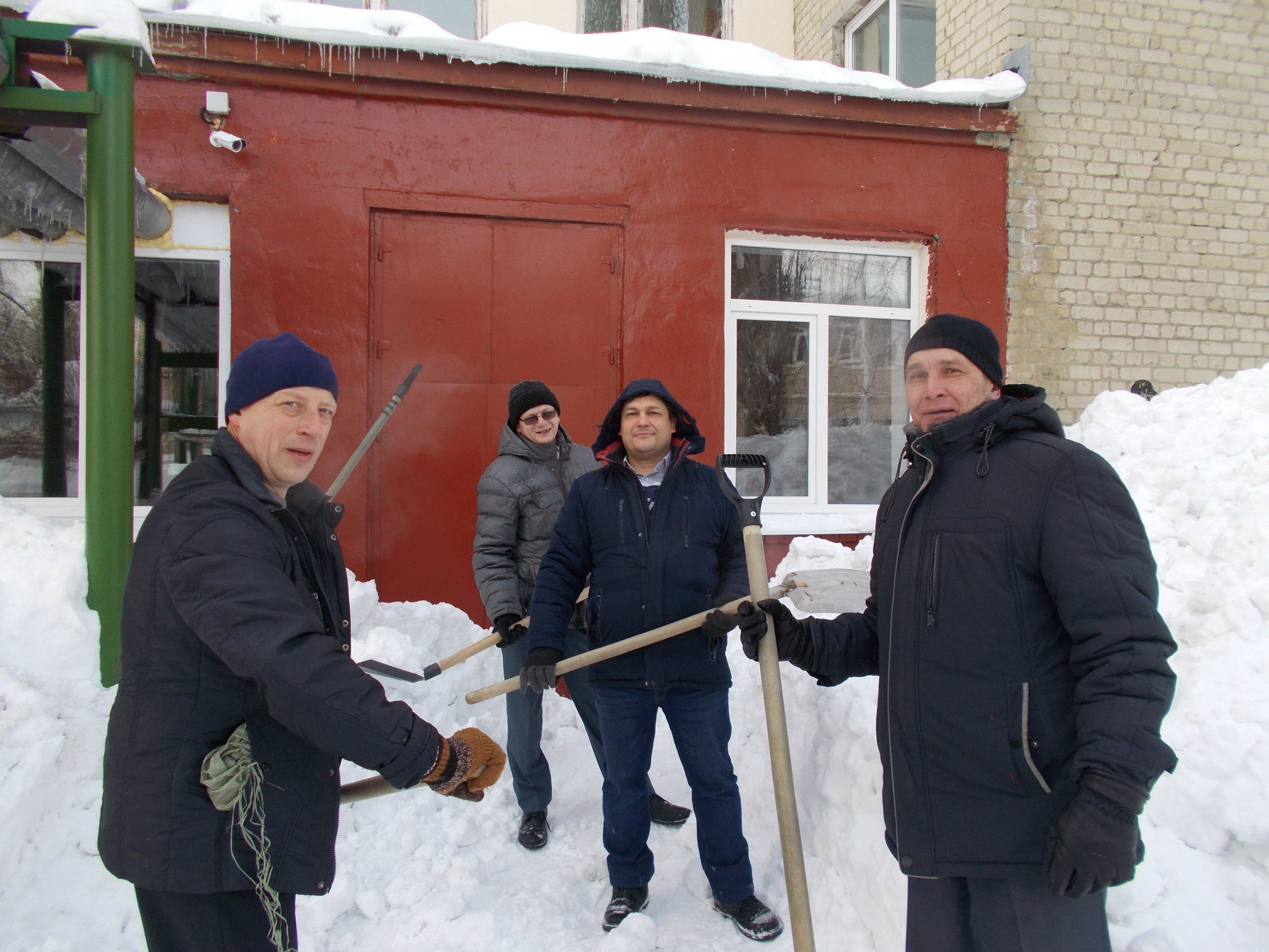 Кафедра ИГС вышла на борьбу со снегом