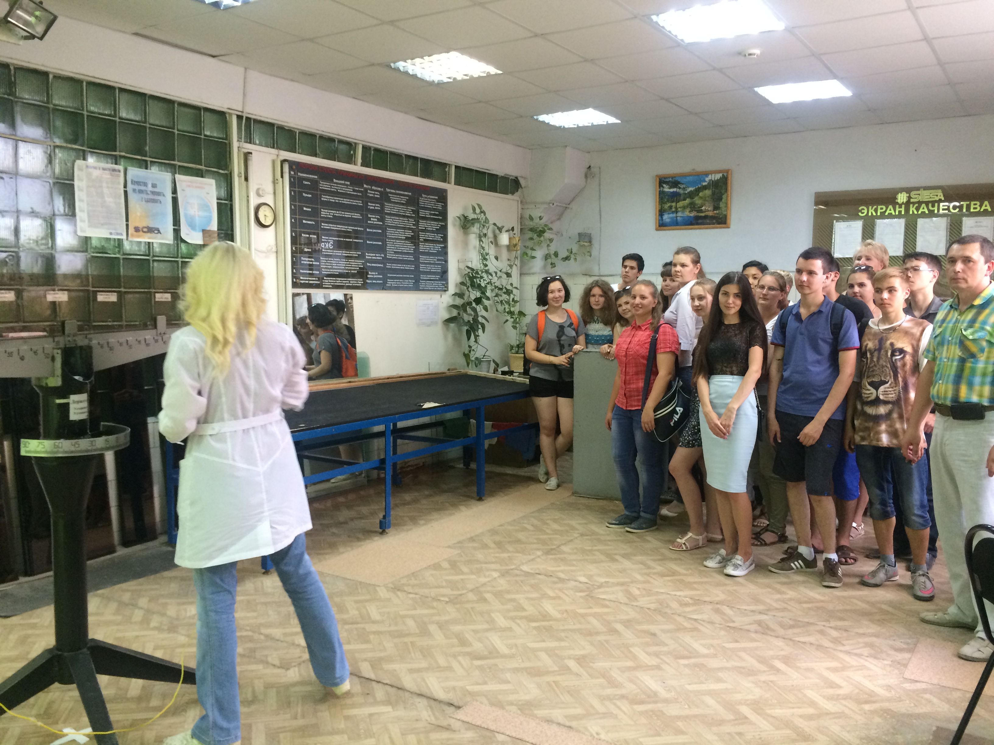 Студенты группы б-ХМТН-21 познакомились с таинственным миром стекла