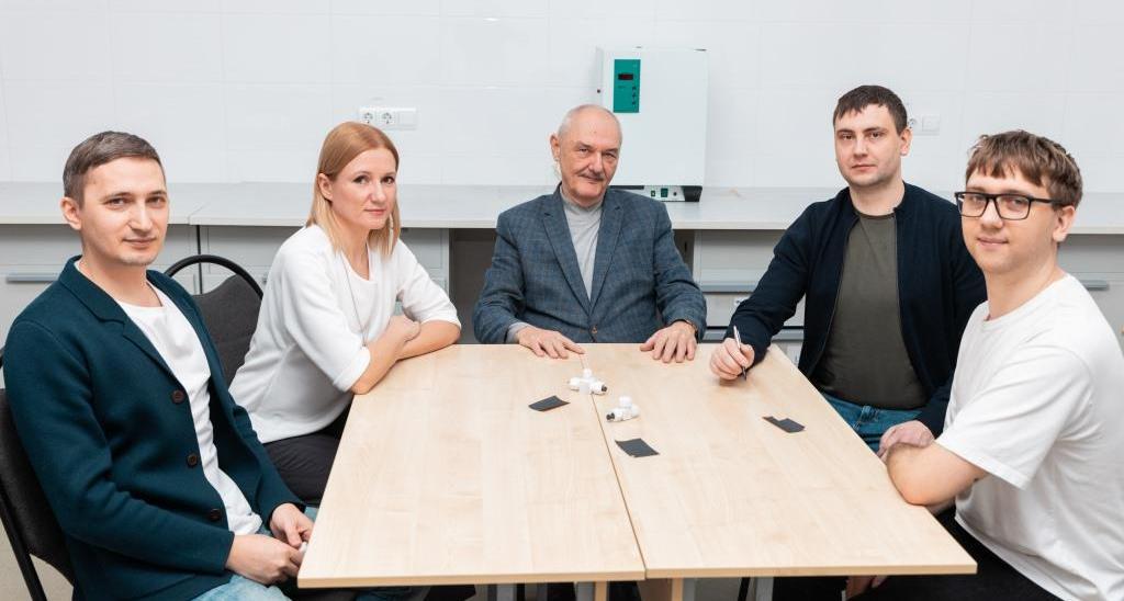 Ученые Политеха разработали материал для повышения эффективности суперконденсаторов 