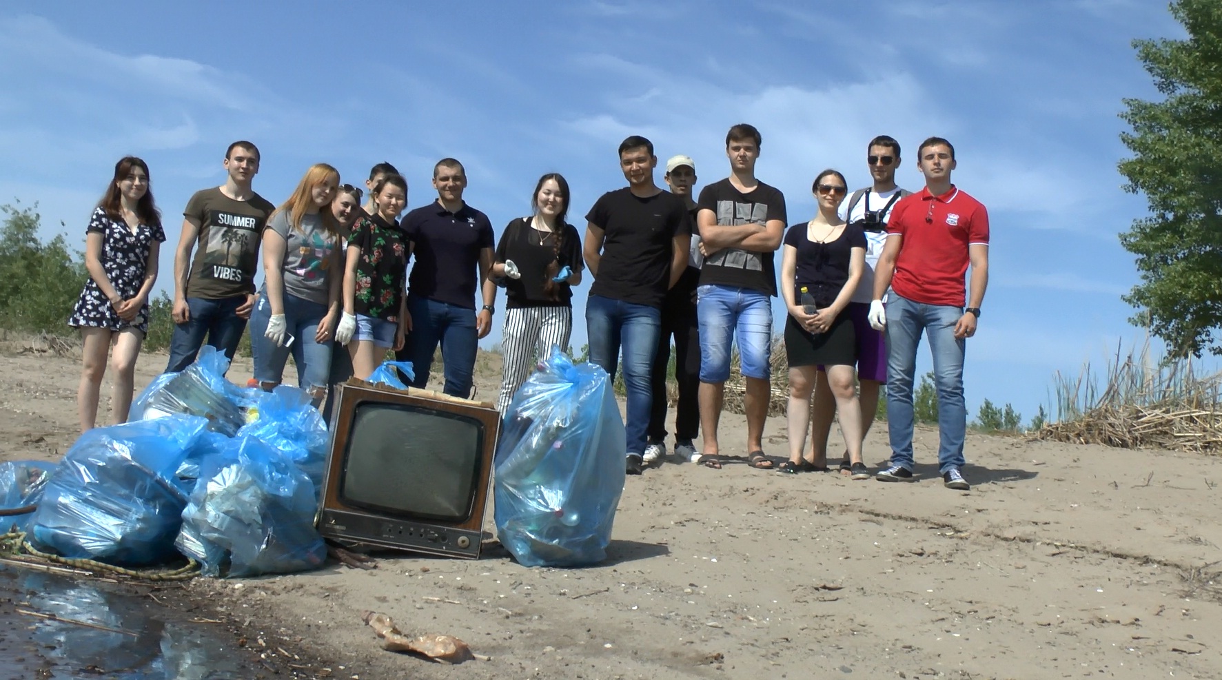 Преподаватели и студенты кафедры ЭКЛ приняли участие в акции "Чистый берег-чистая Волга"