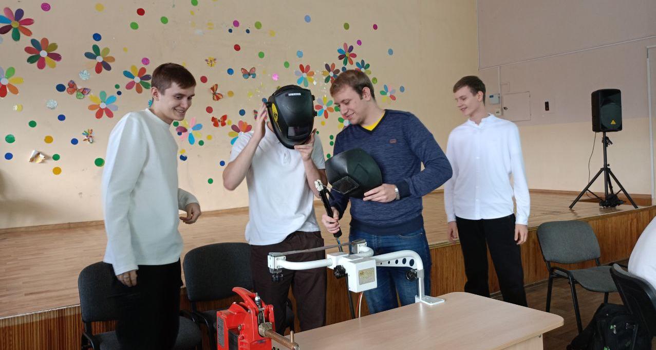Кафедра «Сварка и металлургия» провела профессиональные тренинги со школьниками