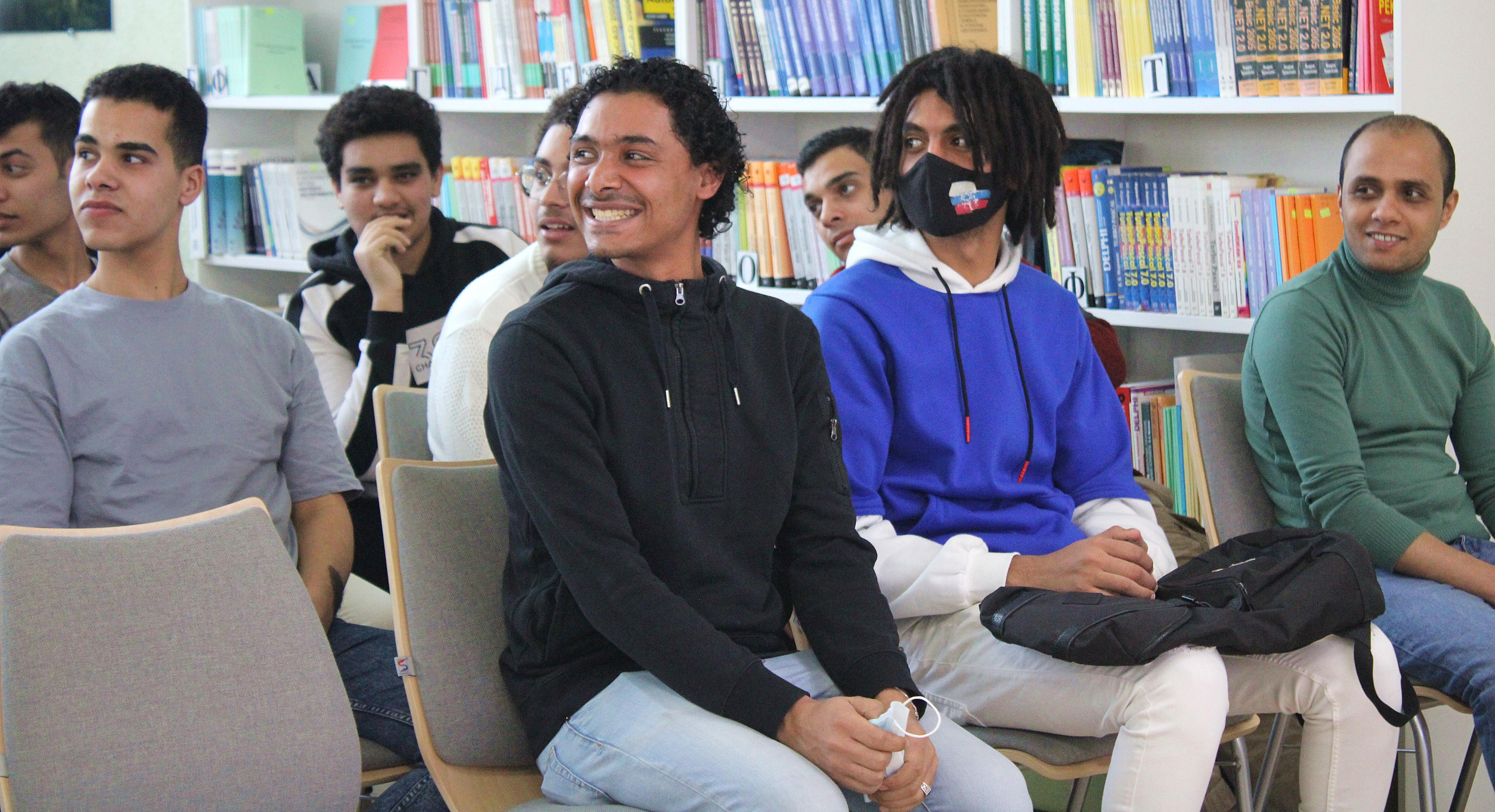 Иностранным студентам рассказали, как провести каникулы в Саратовской области