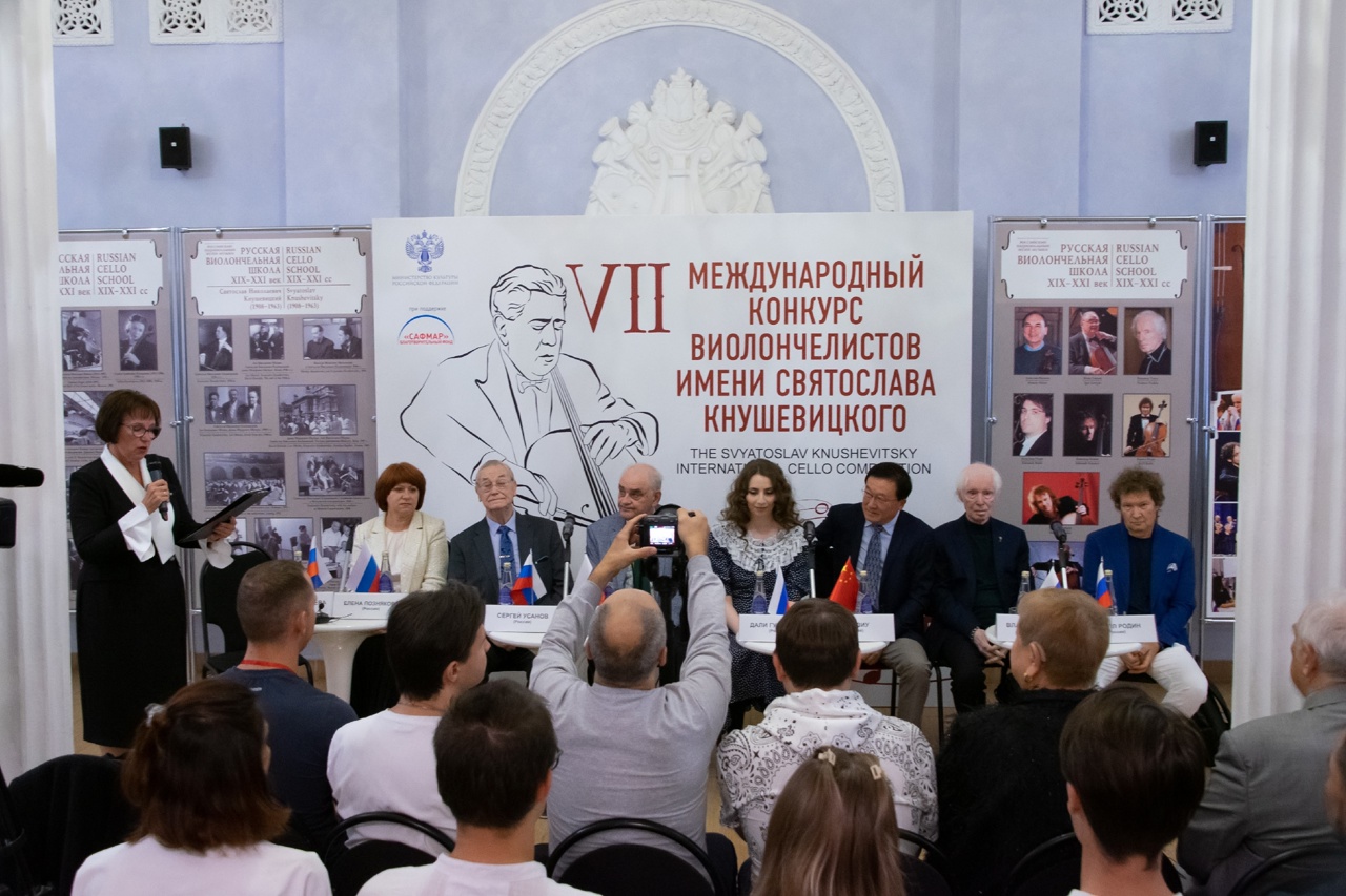 Погружение в профессию: будущие рекламисты и телевизионщики в роли прессы в Саратовской филармонии!
