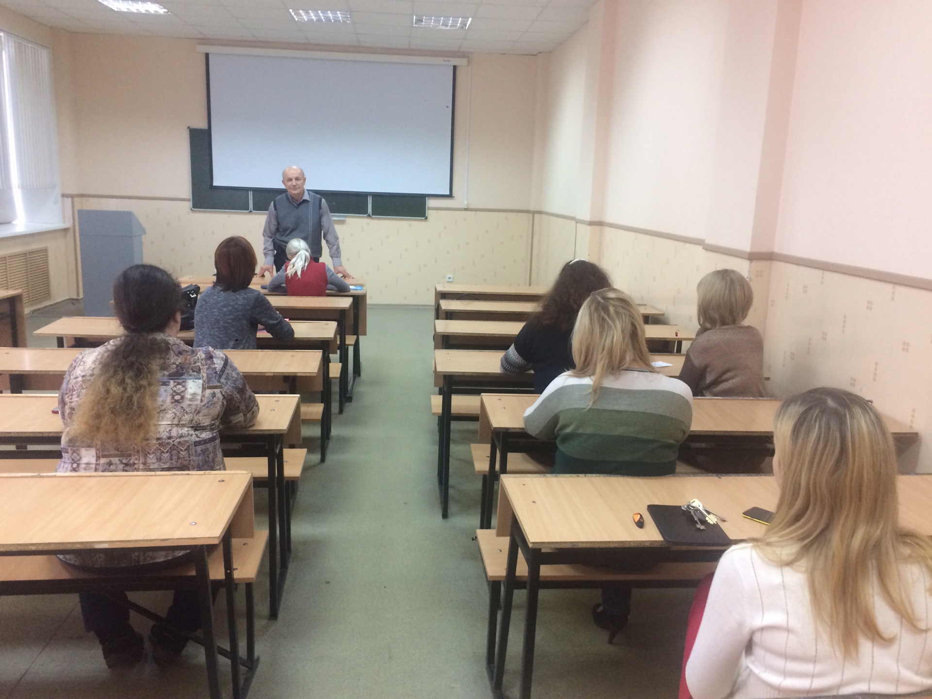 Профессор ФМБИ провел лекцию для молодых кураторов