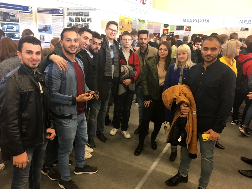 Студенты института УРБАС на фестивале науки 