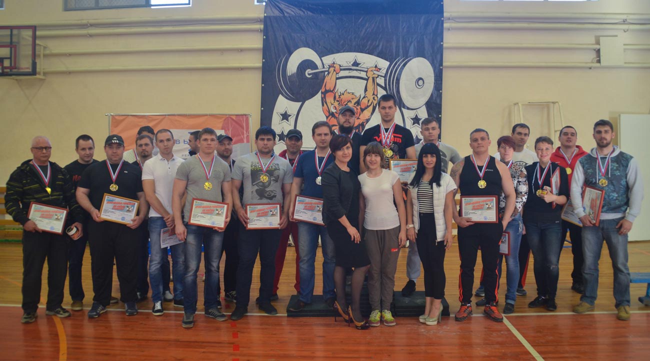 В СГТУ состоялся мастерский турнир по пауэрлифтингу