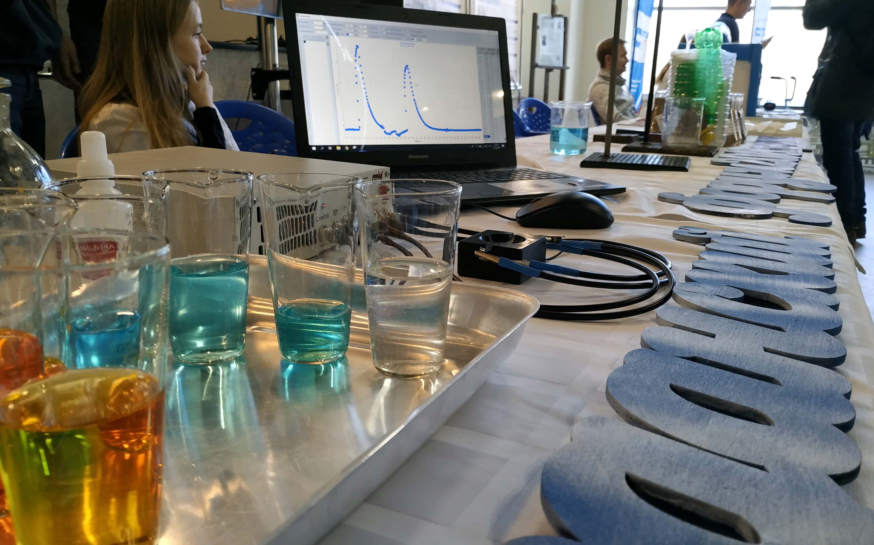 ФТИ удивил химией на фестивале «Достижения и перспективы»