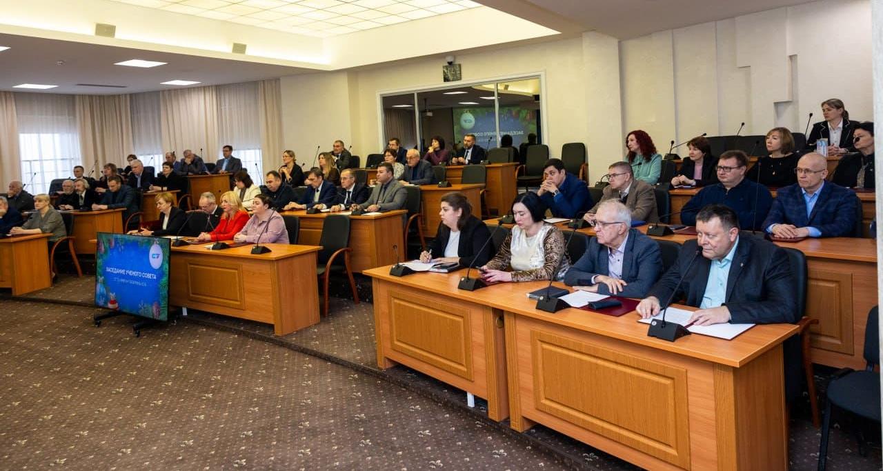 На Учёном совете сотрудники и преподаватели Политеха были отмечены федеральными наградами