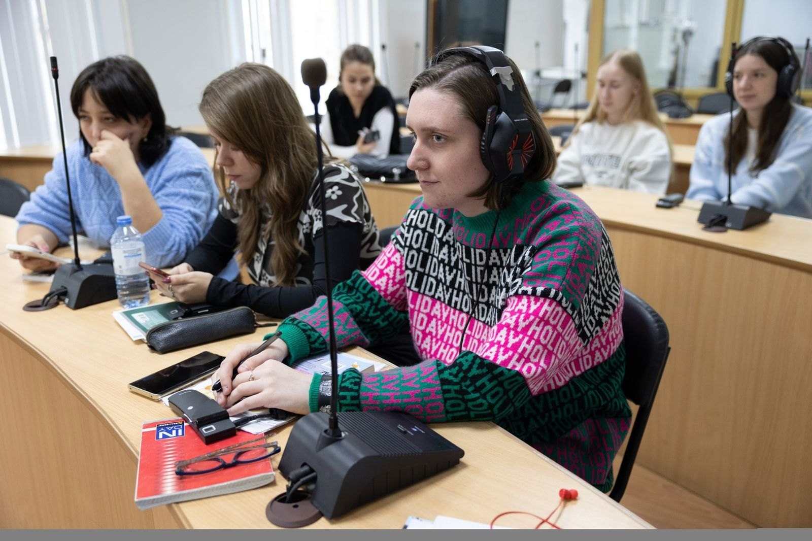 В СЭИ СГТУ имени Гагарина Ю.А. работает зал синхронного перевода со специальным оборудованием
