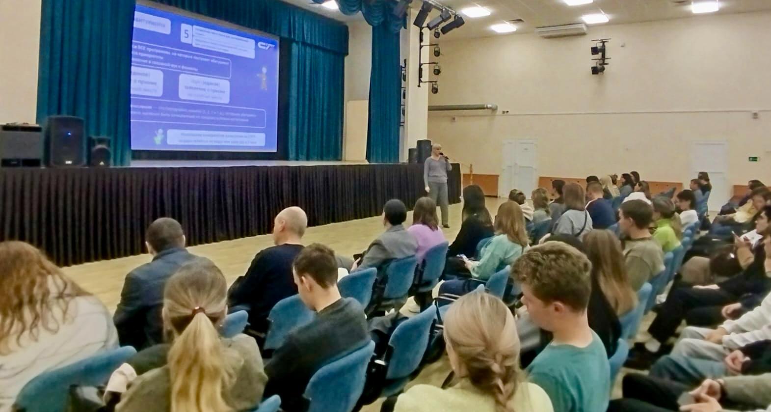 Представители Политеха посетили родительское собрание в саратовской гимназии