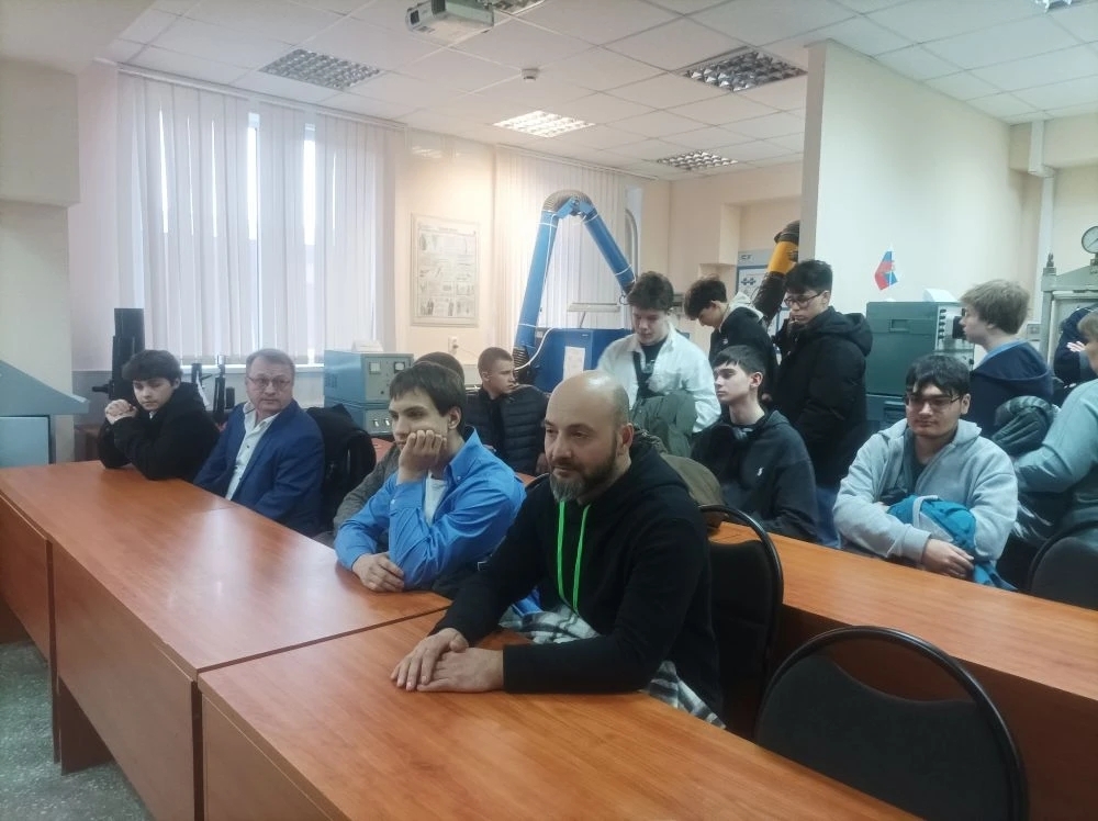 В Институте машиностроения, материаловедения  и транспорта для старшеклассников города Саратова и учащихся колледжей прошел День открытых дверей