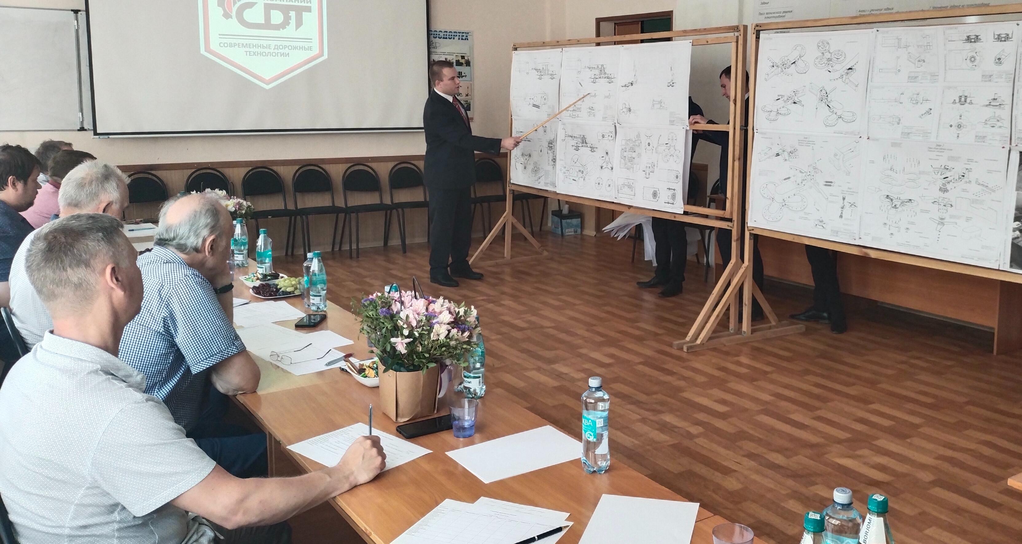 Студенты ИММТ защитили дипломные проекты по дорожной технике