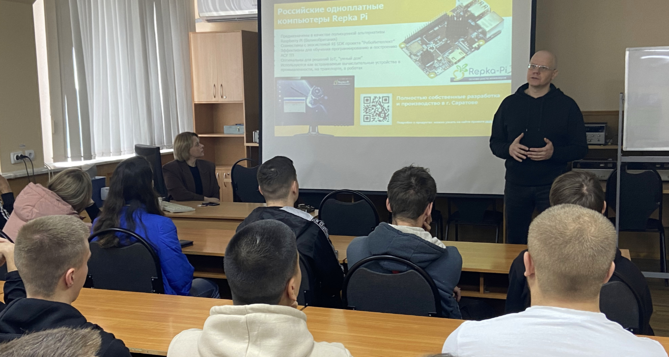 Сегодня студентов ИнЭТиП посетили представители саратовской компании «РэйнбовСофт»