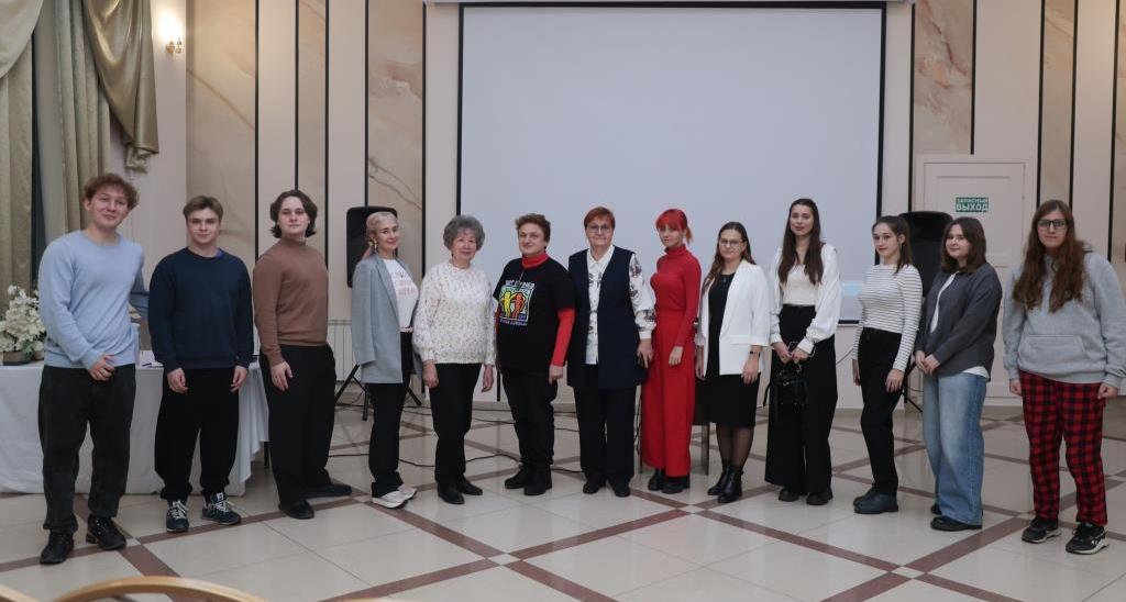 Студенты СЭИ приняли участие в Ярмарке СО НКО Саратовской области