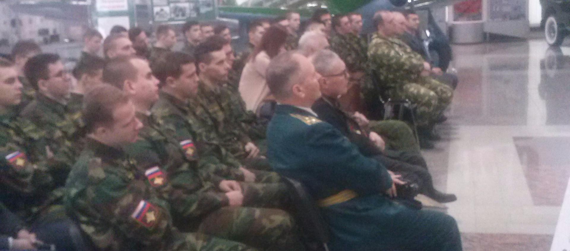 Студенты военной кафедры приняли участие в презентации выставки