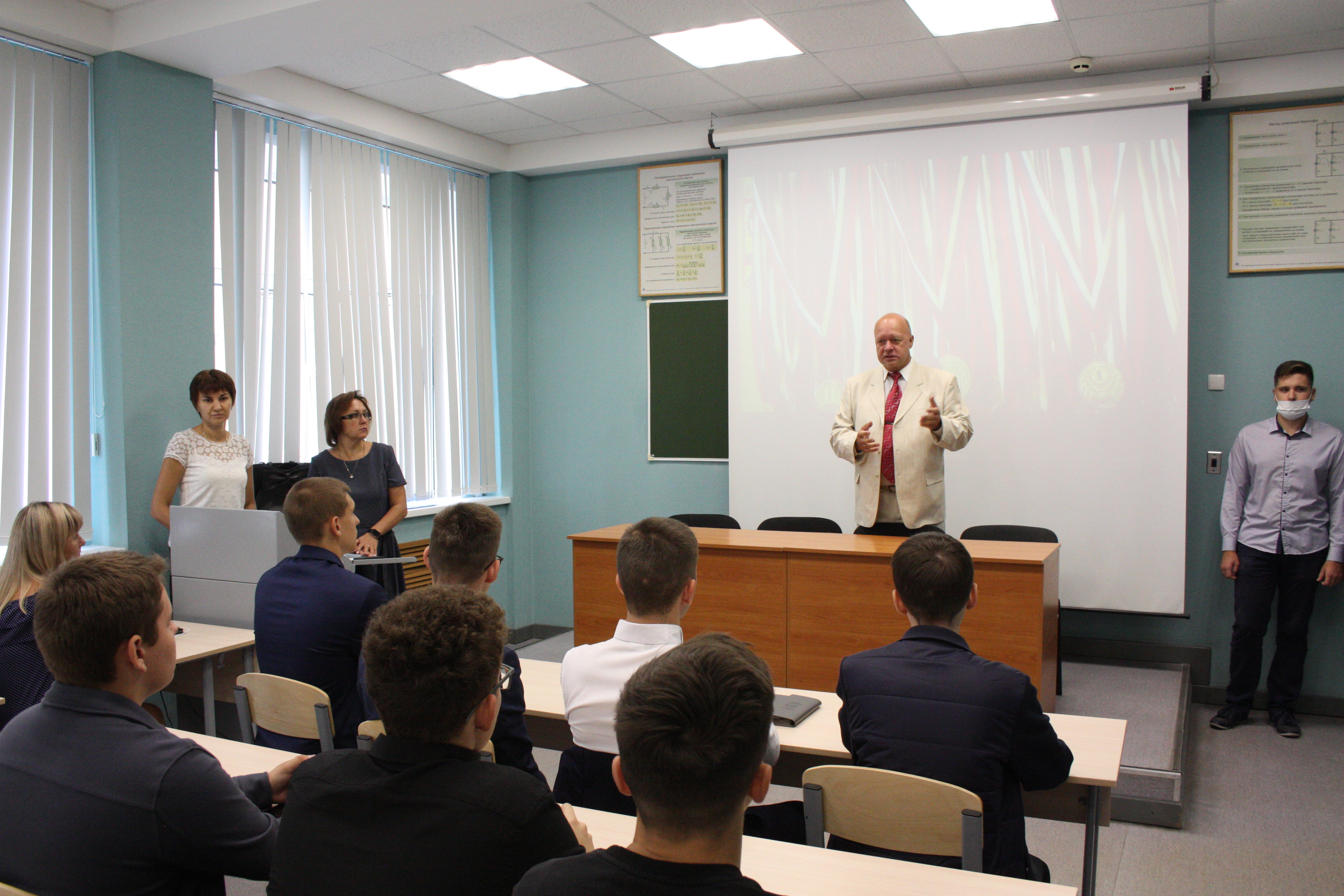 Поздравление с днем знаний первокурсников кафедры ЭЛЭТ