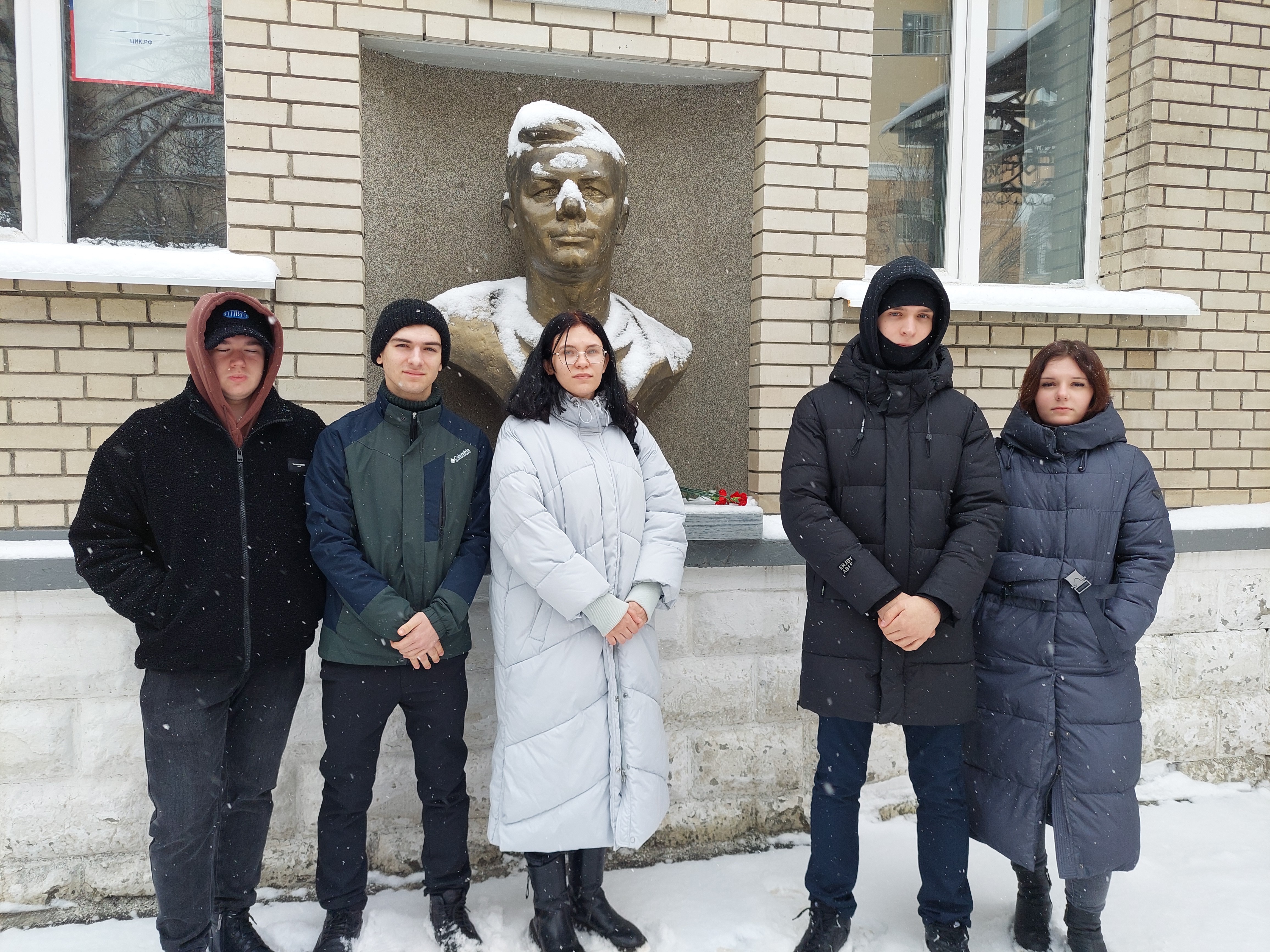 Студенты-переводчики в музее Ю. А. Гагарина