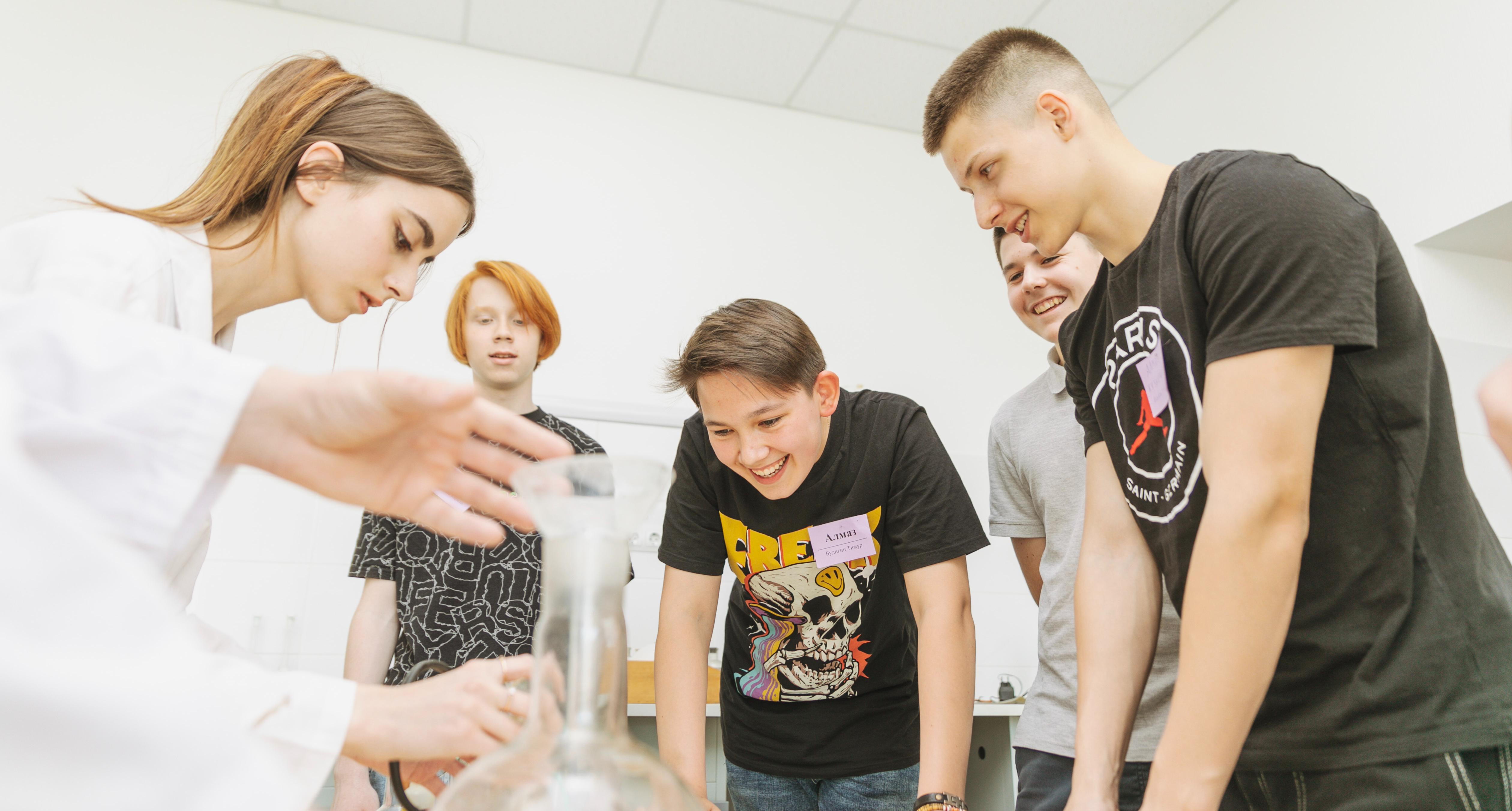 В Политехе отметили наступающий День химика