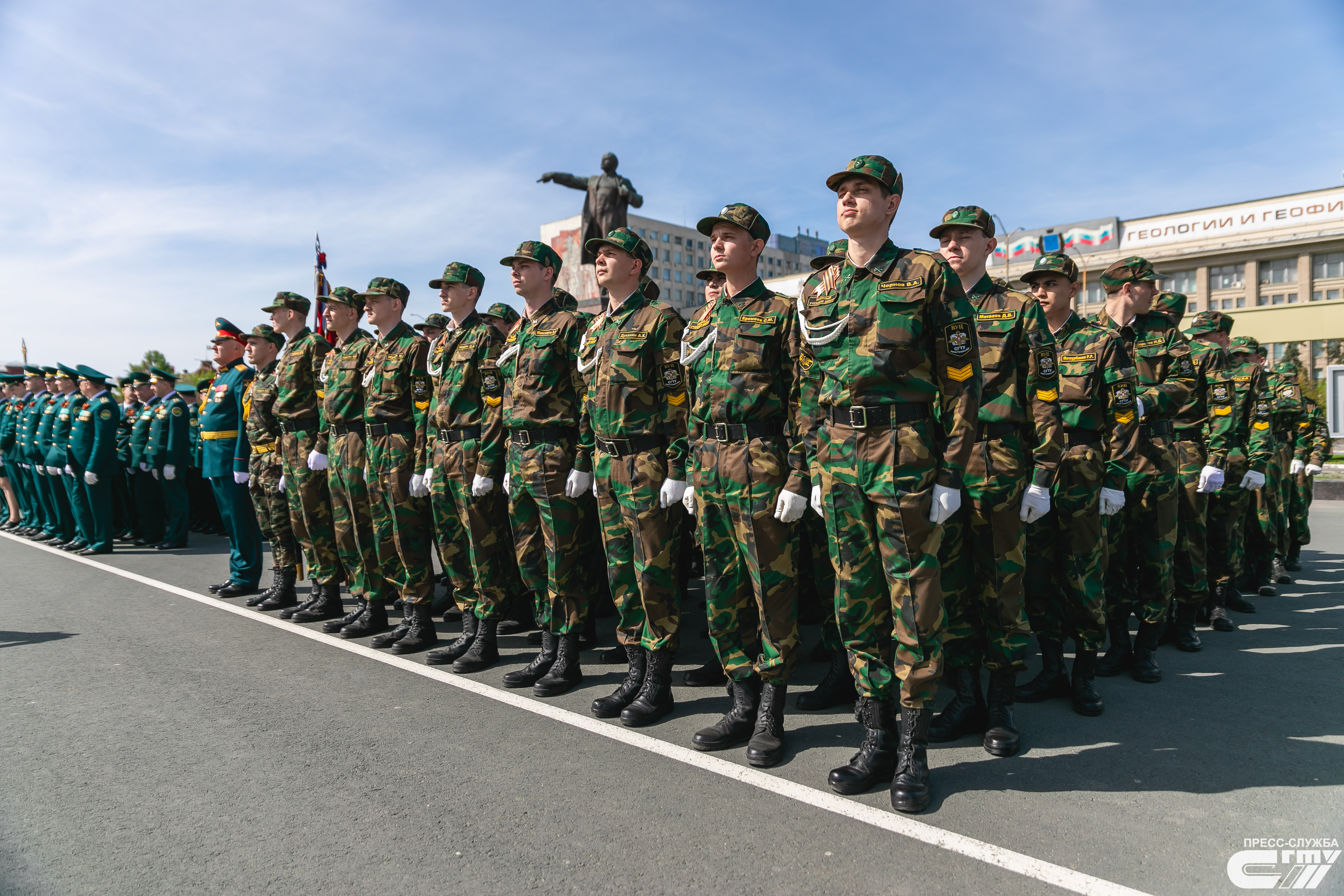 Представители СГТУ приняли участие в торжественном параде в честь дня Победы