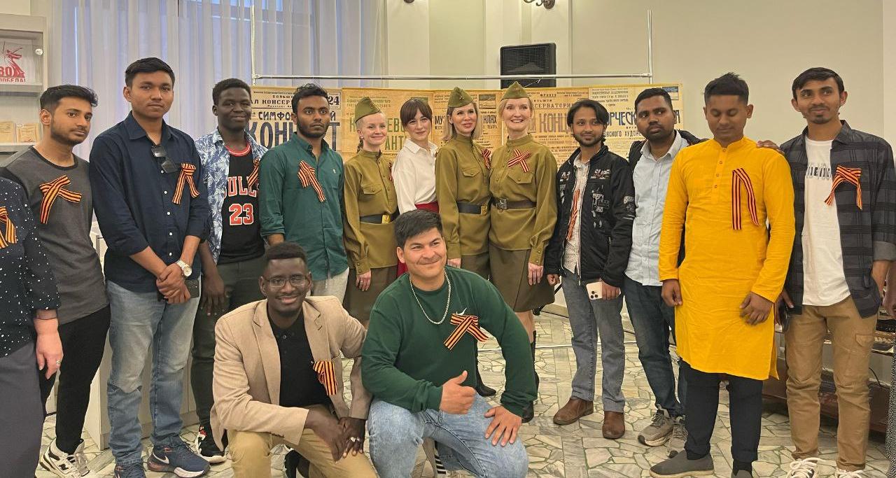 Иностранные студенты СГТУ посетили Всероссийскую акцию «Библионочь»