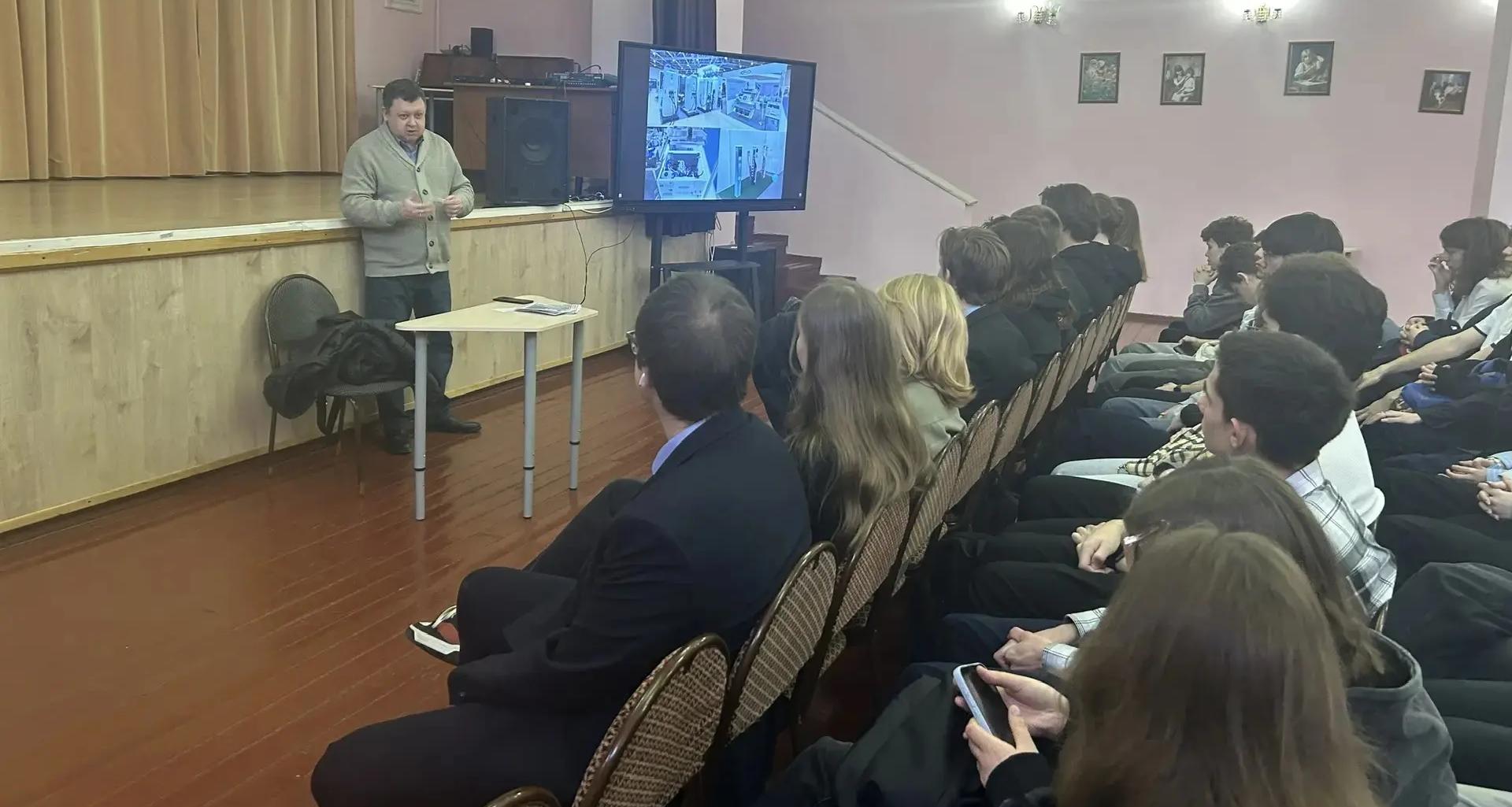 Преподаватель ИММТ провел профориентационную встречу с саратовскими школьниками 