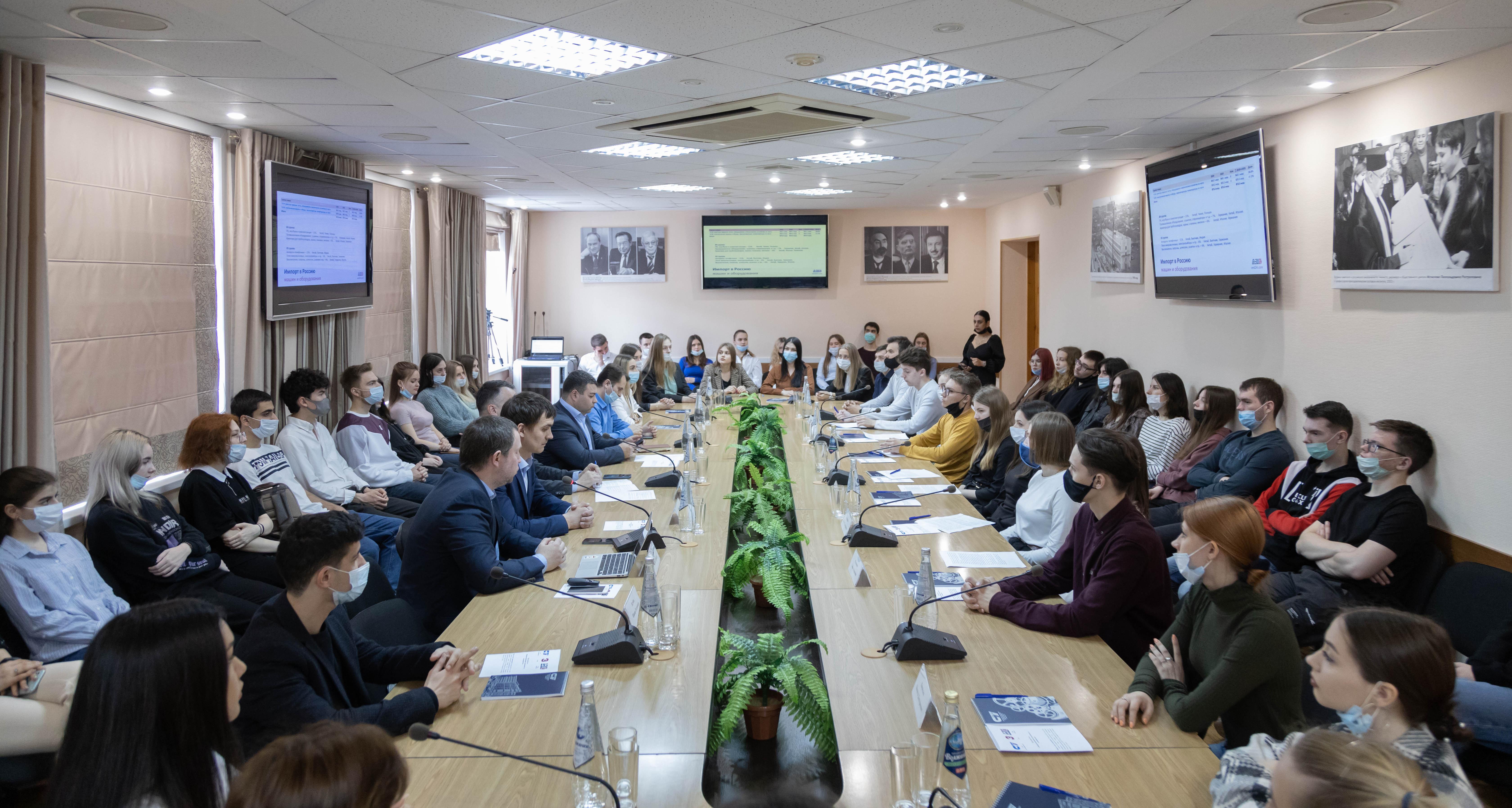В СЭИ состоялась защита студенческих бизнес-проектов по импортозамещению