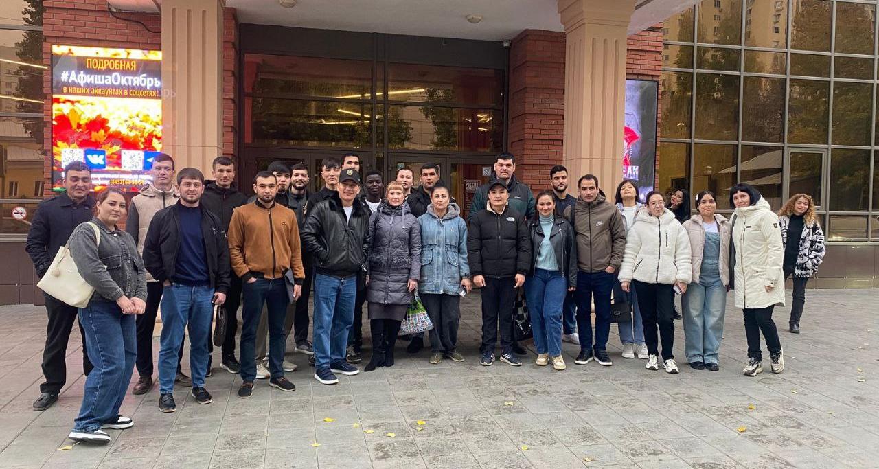 Иностранные студенты Политеха посетили исторический парк «Россия — моя история» 