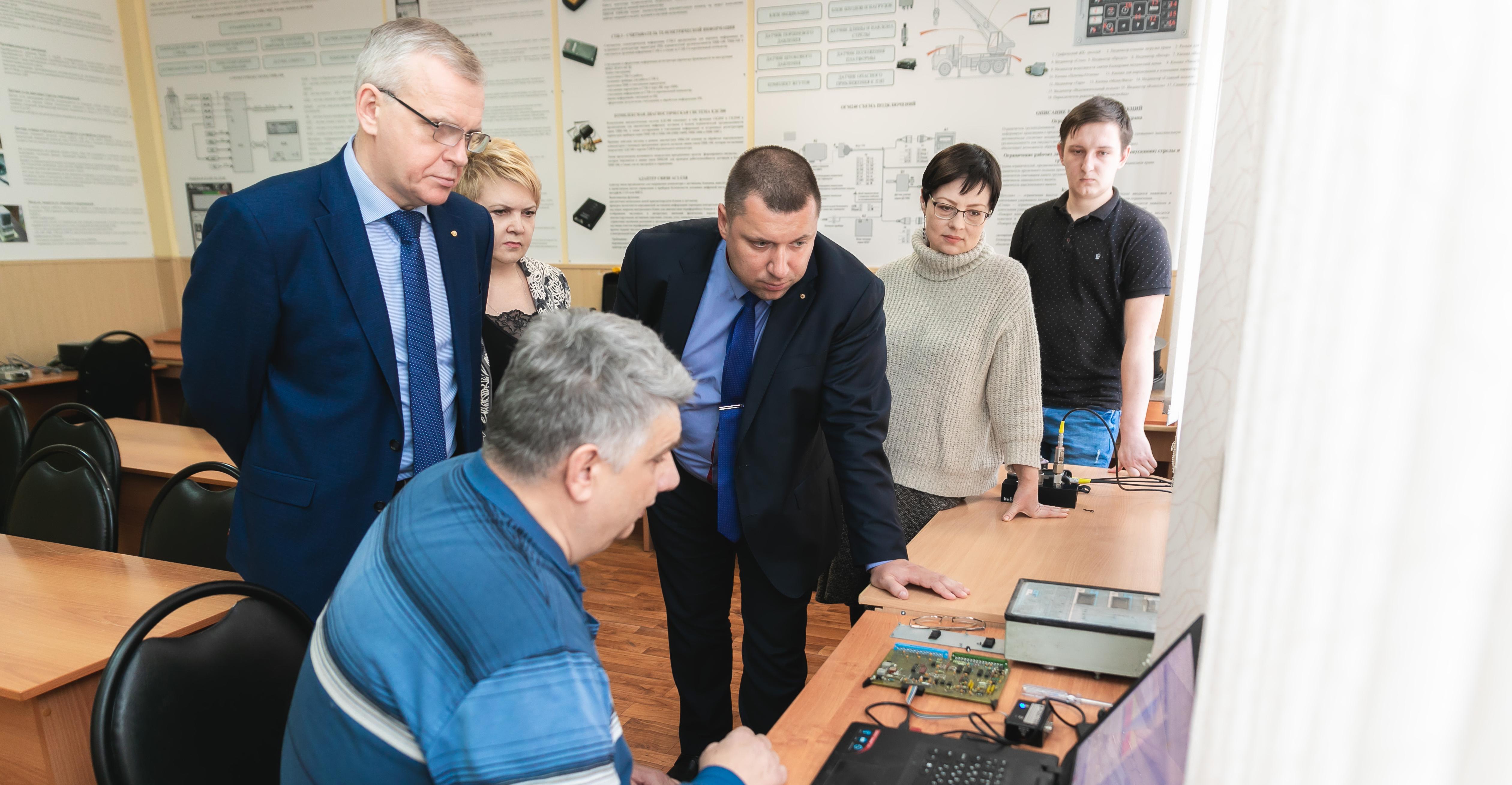В СГТУ открылась лаборатория по тестированию, настройке и регулировке приборов безопасности