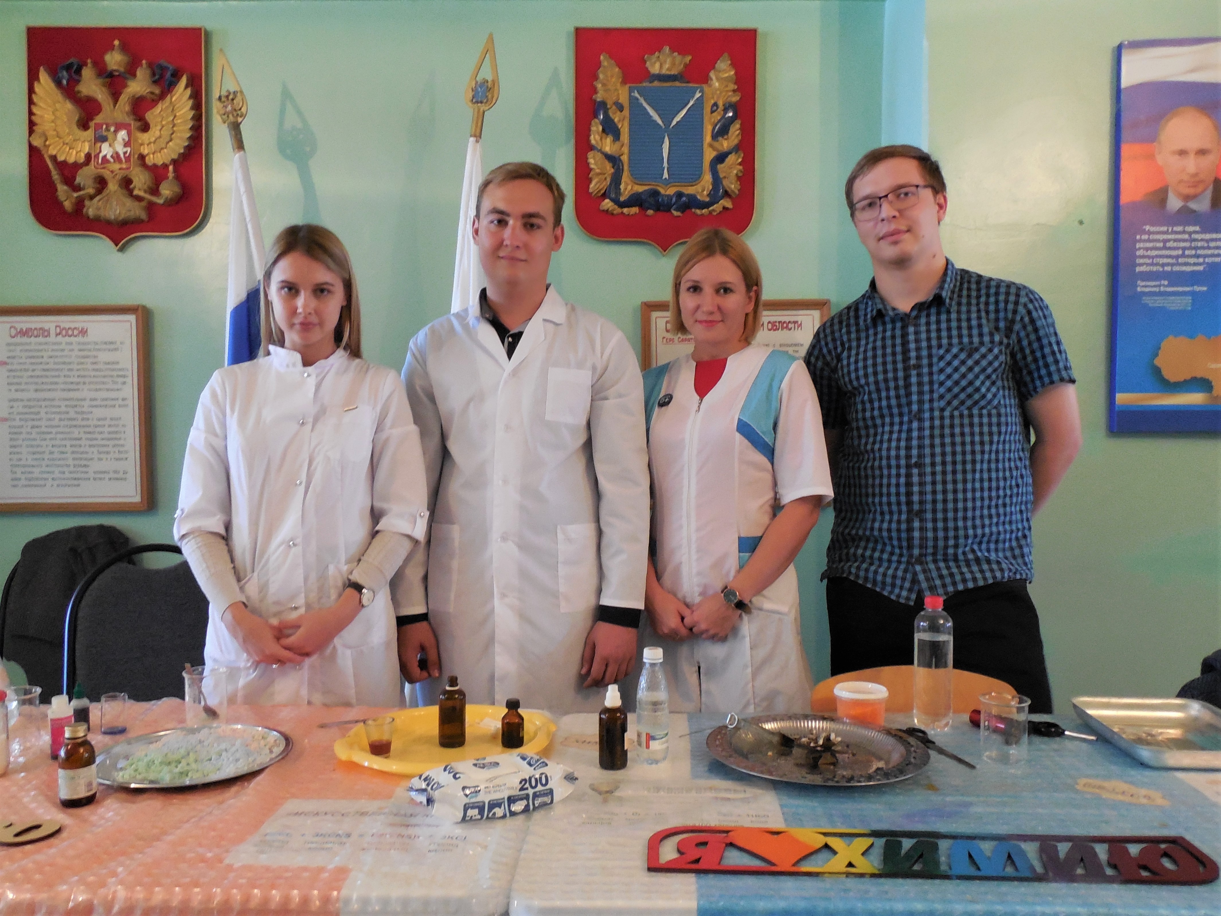 ЧКГ в Мокроусе: студенты показали школьникам эффектные химические опыты