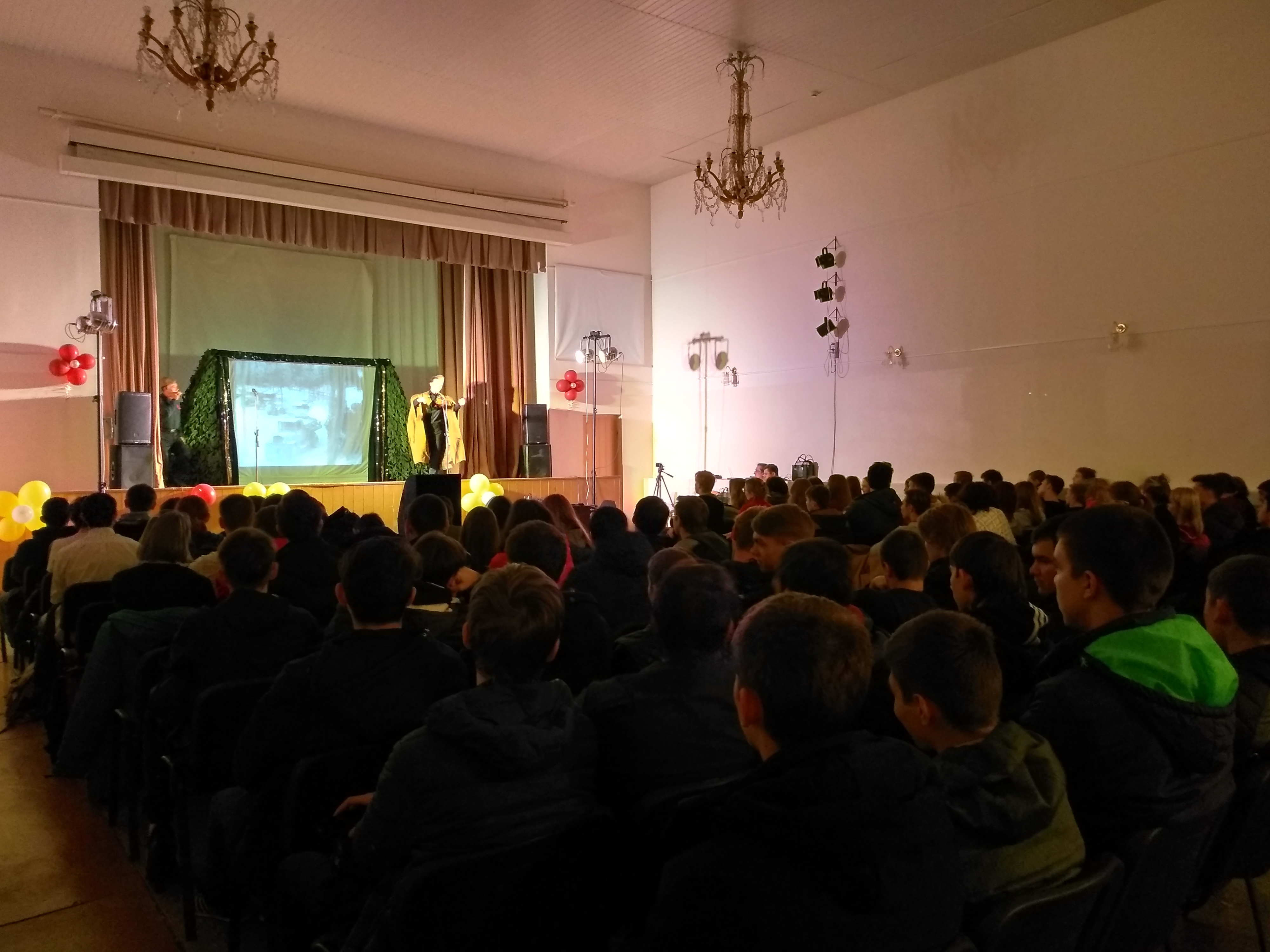 Театр «Арт-ревю» представил спектакль для студентов СКМиЭ