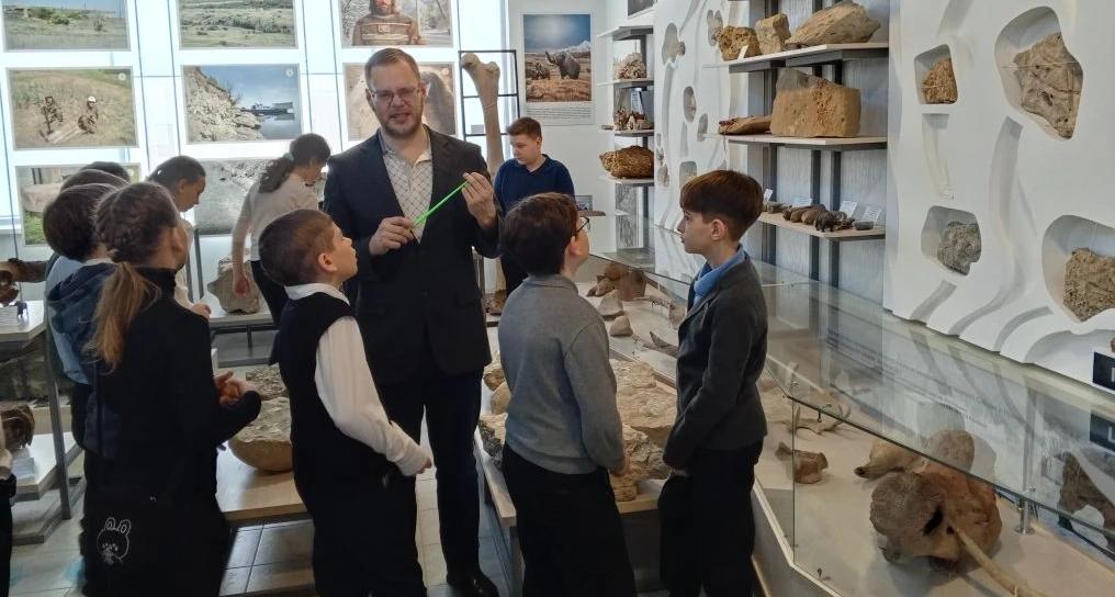 Музей естествознания Политеха знакомит саратовских школьников с миром науки