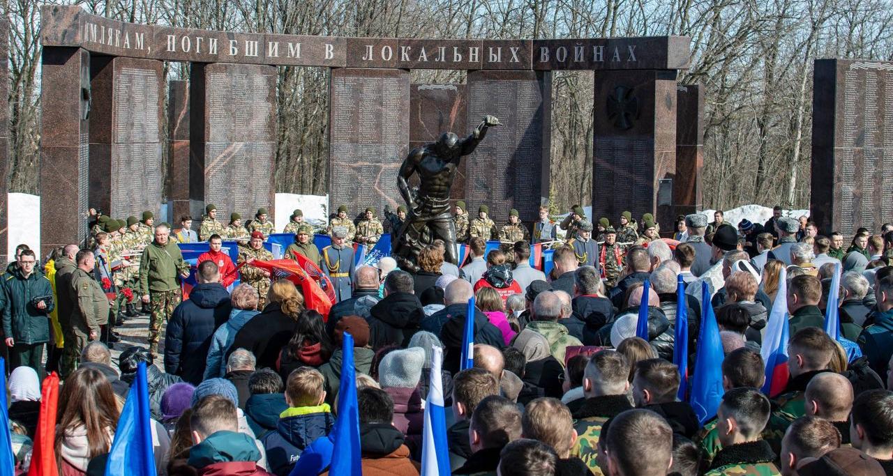 Политеховцы приняли участие в церемонии занесения имен погибших воинов на мемориал в Парке Победы