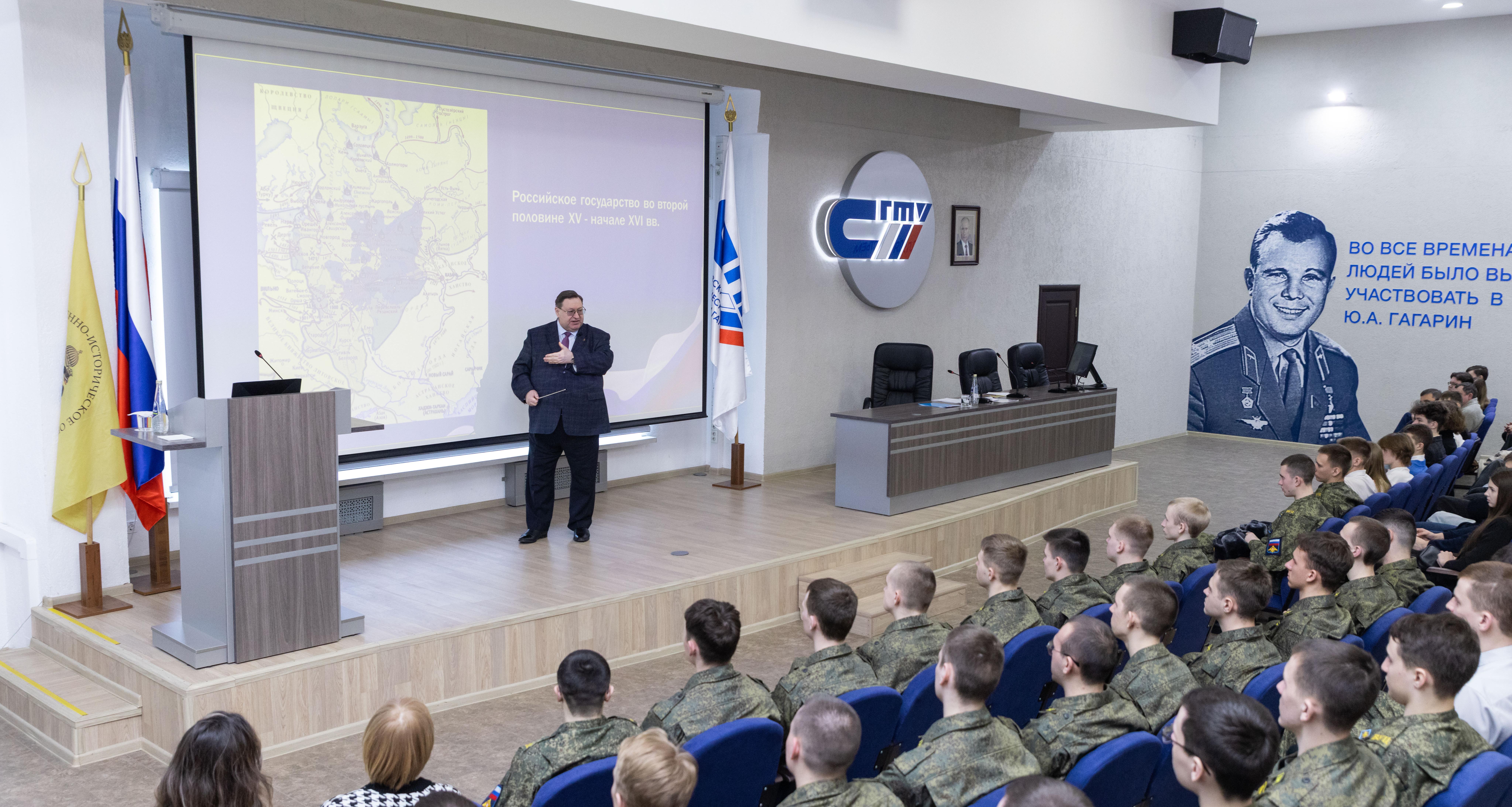 Сергей Наумов провёл лекцию по военной истории России для почти 5 тысяч школьников и студентов ПФО 