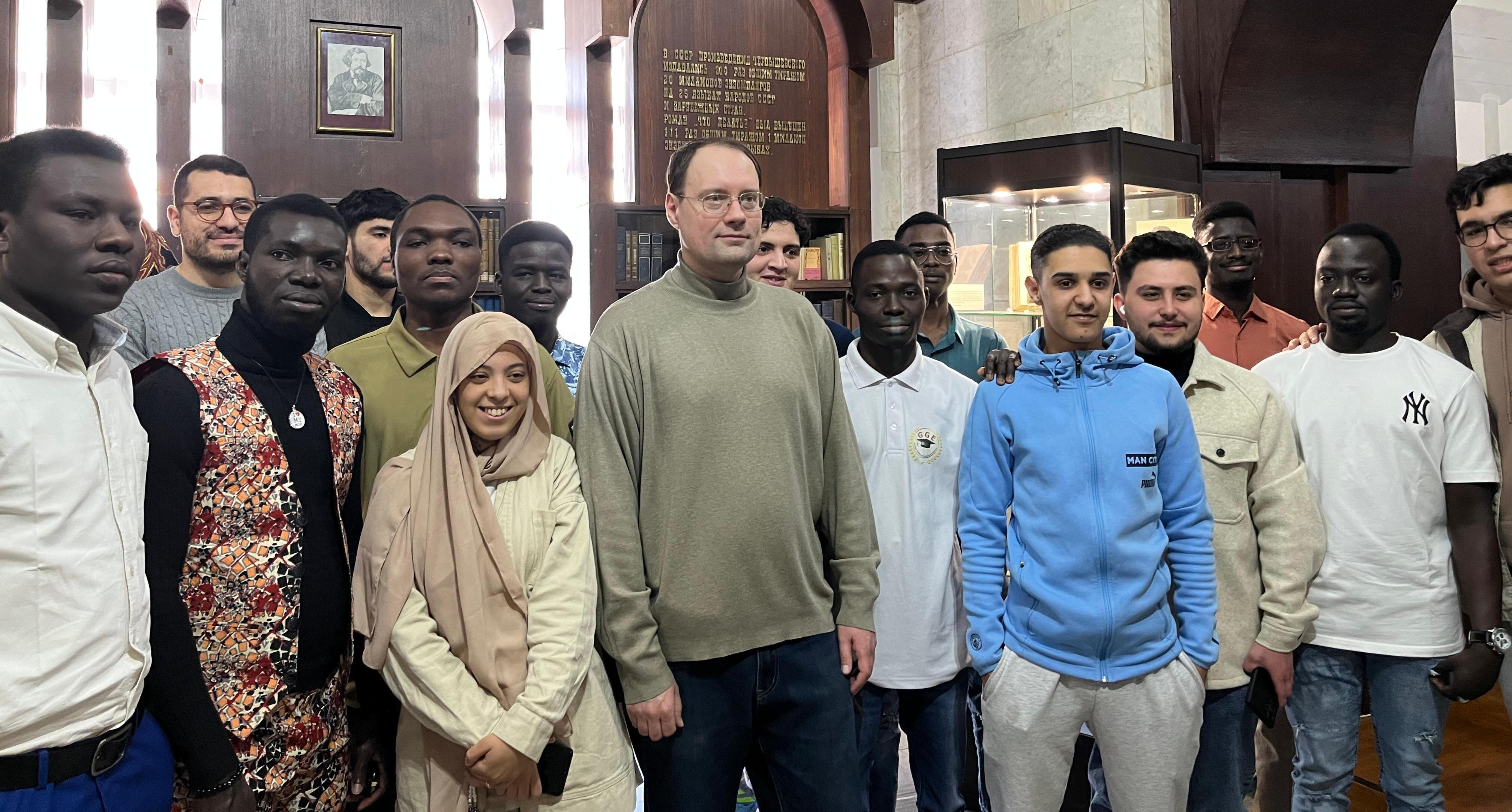 Иностранные слушатели СГТУ посетили музей-усадьбу Н.Г. Чернышевского