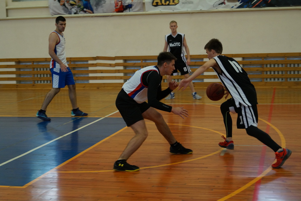 Сборная ИнЭТСа одержала победу в соревнованиях по стритболу среди юношей в рамках спартакиады СГТУ имени Гагарина Ю.А.